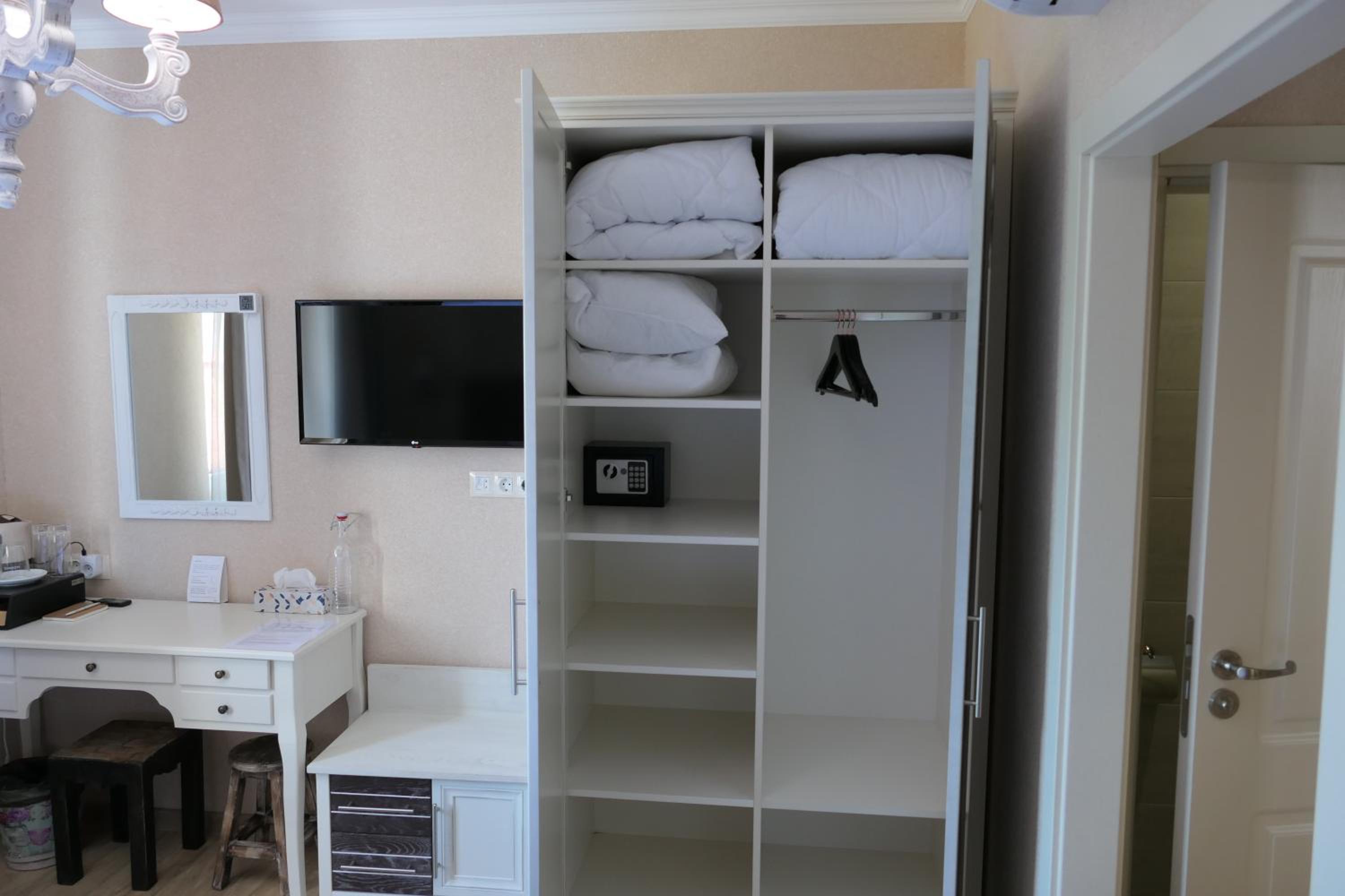 Small Double Room - Photo 7