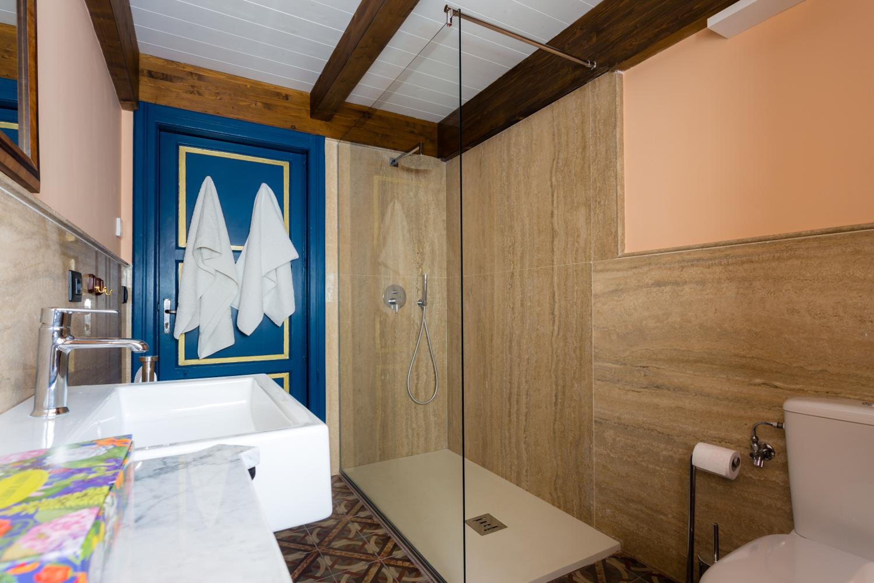 Double Room - Photo 2