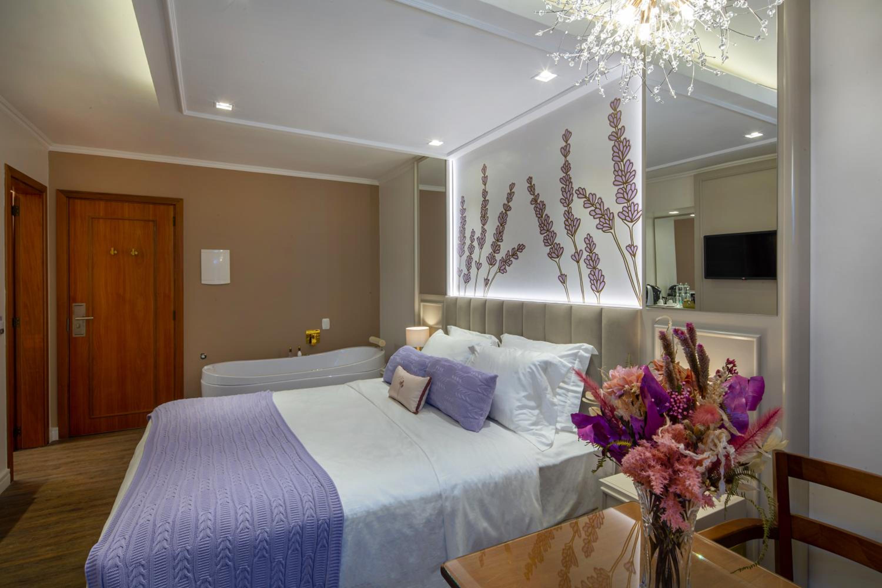 Deluxe Suite photo 2