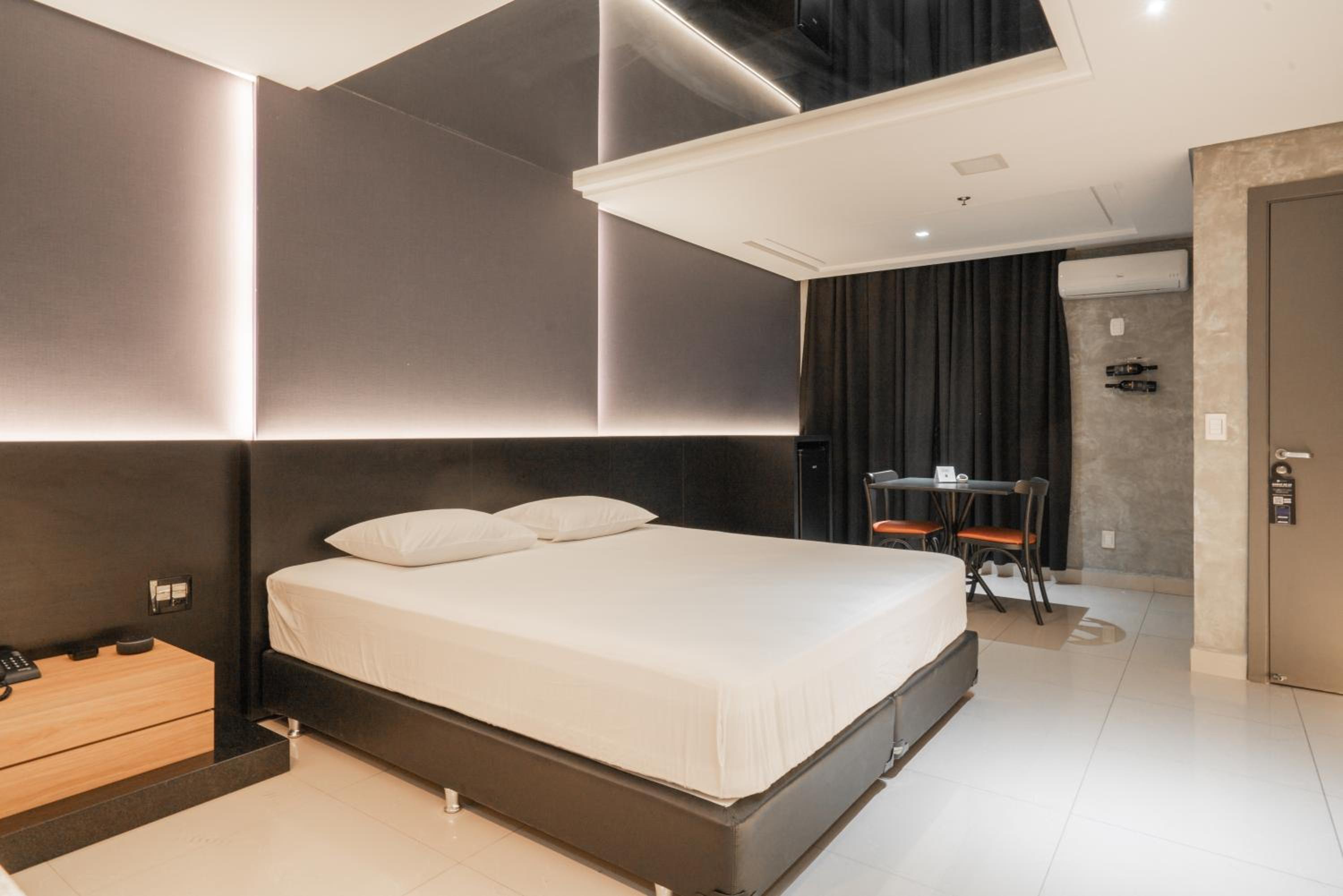 Suite - Photo 2