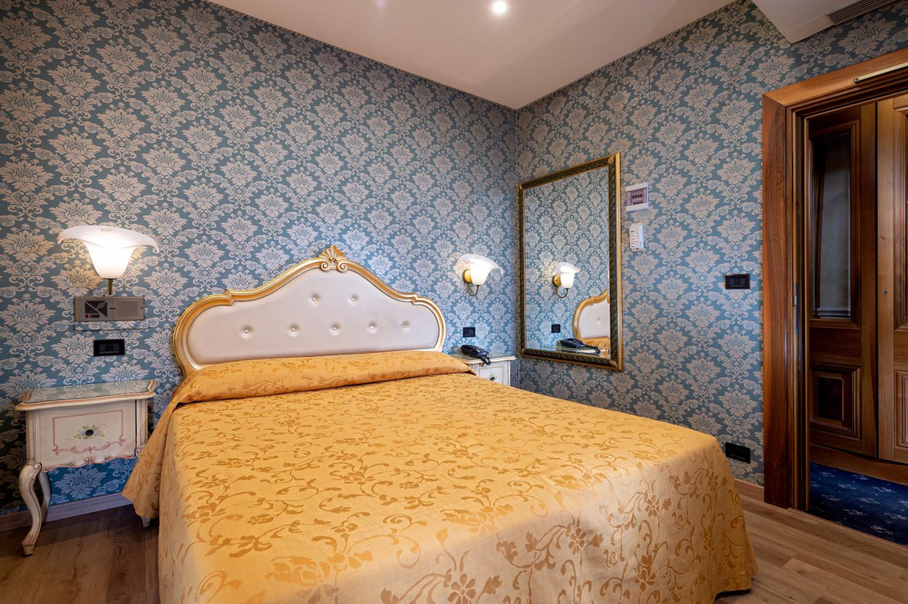 Double or Twin Room thumbnail 6