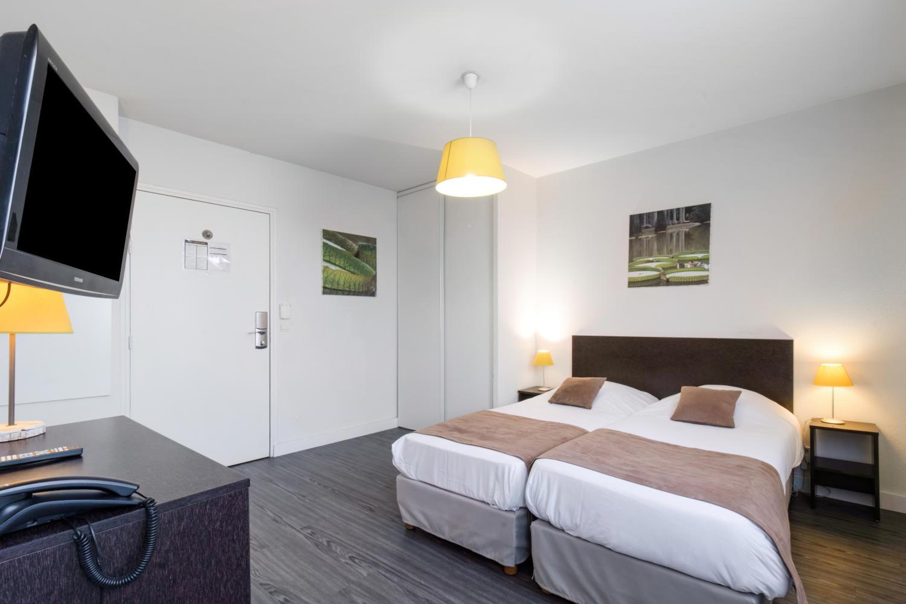 Studio (1-2 Adults) with Two Single Bed - Photo 1