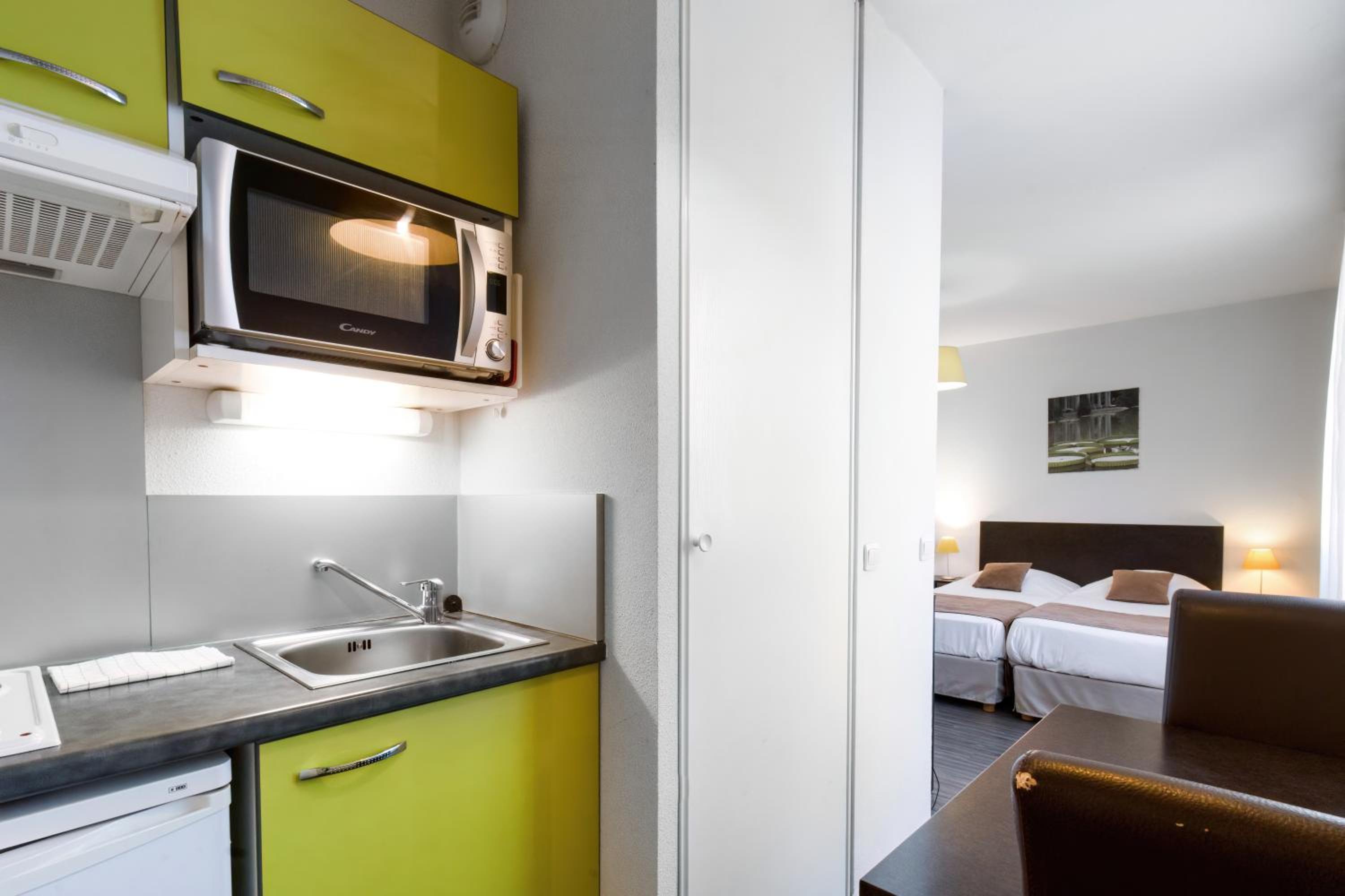 Studio (1-2 Adults) with Two Single Bed - Photo 5