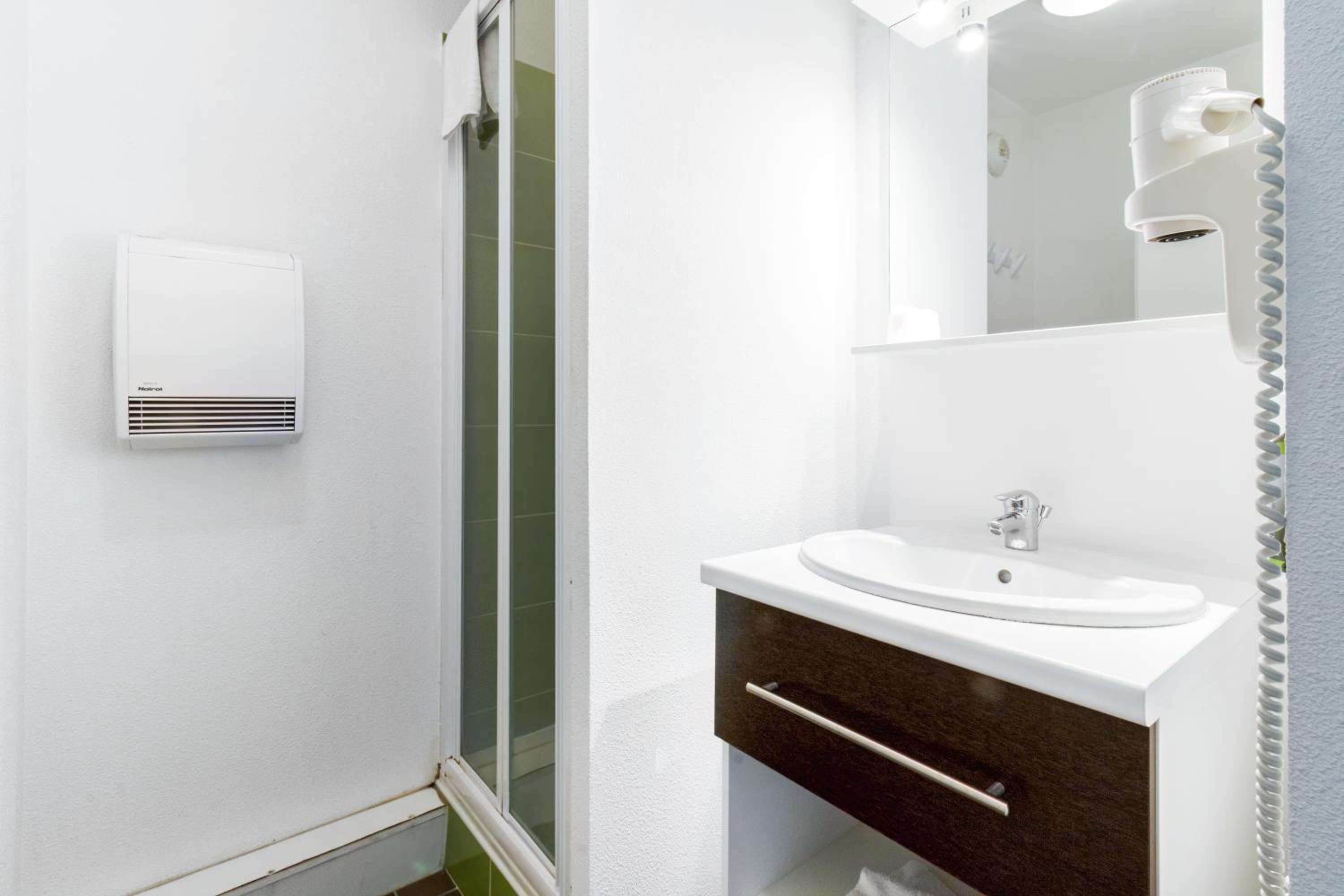 Studio (1 Adult) with Single Bed - Photo 2