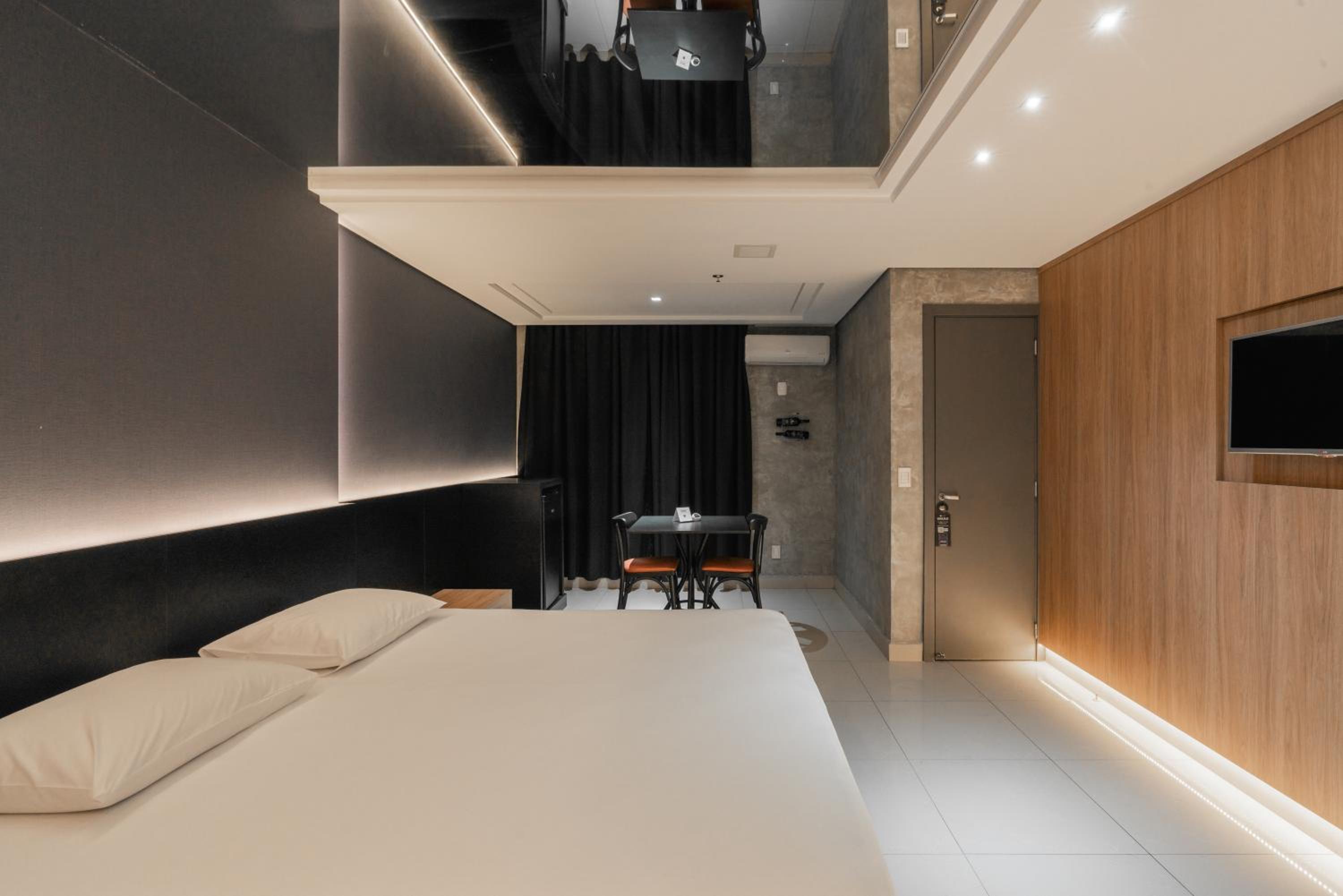 Suite - Photo 4