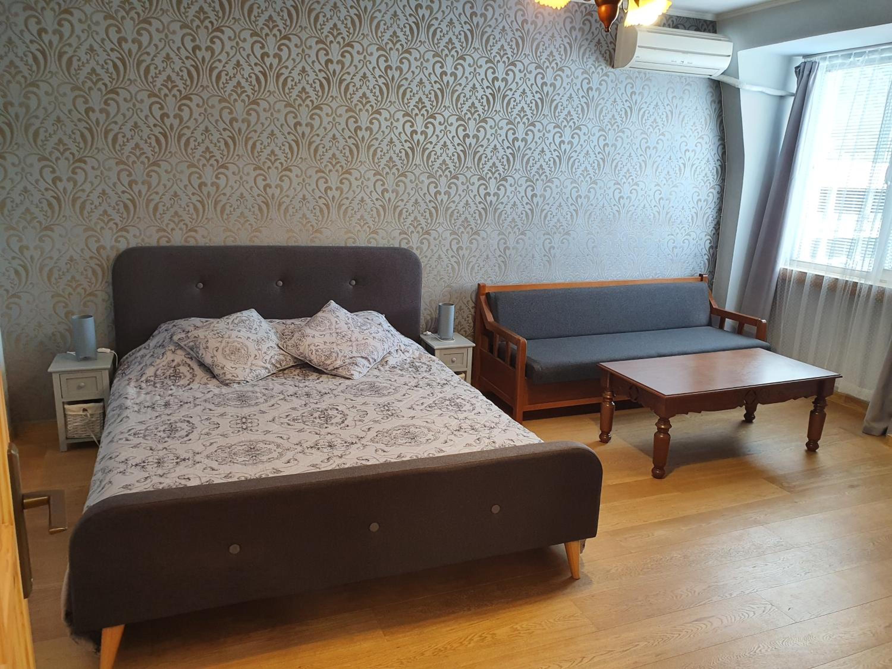 One-Bedroom Apartment - Photo 5