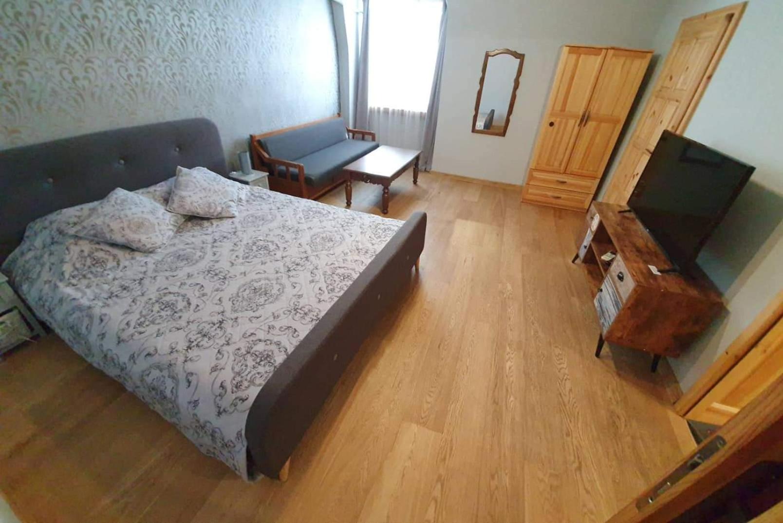 One-Bedroom Apartment - Photo 1