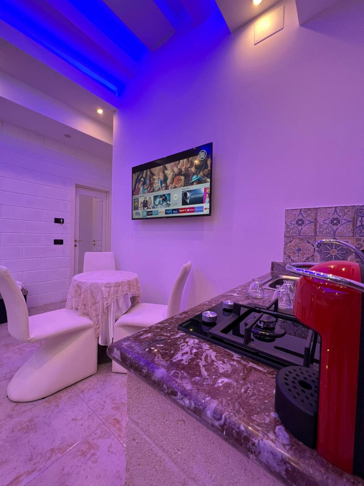 Queen Suite with Spa Bath - Photo 11