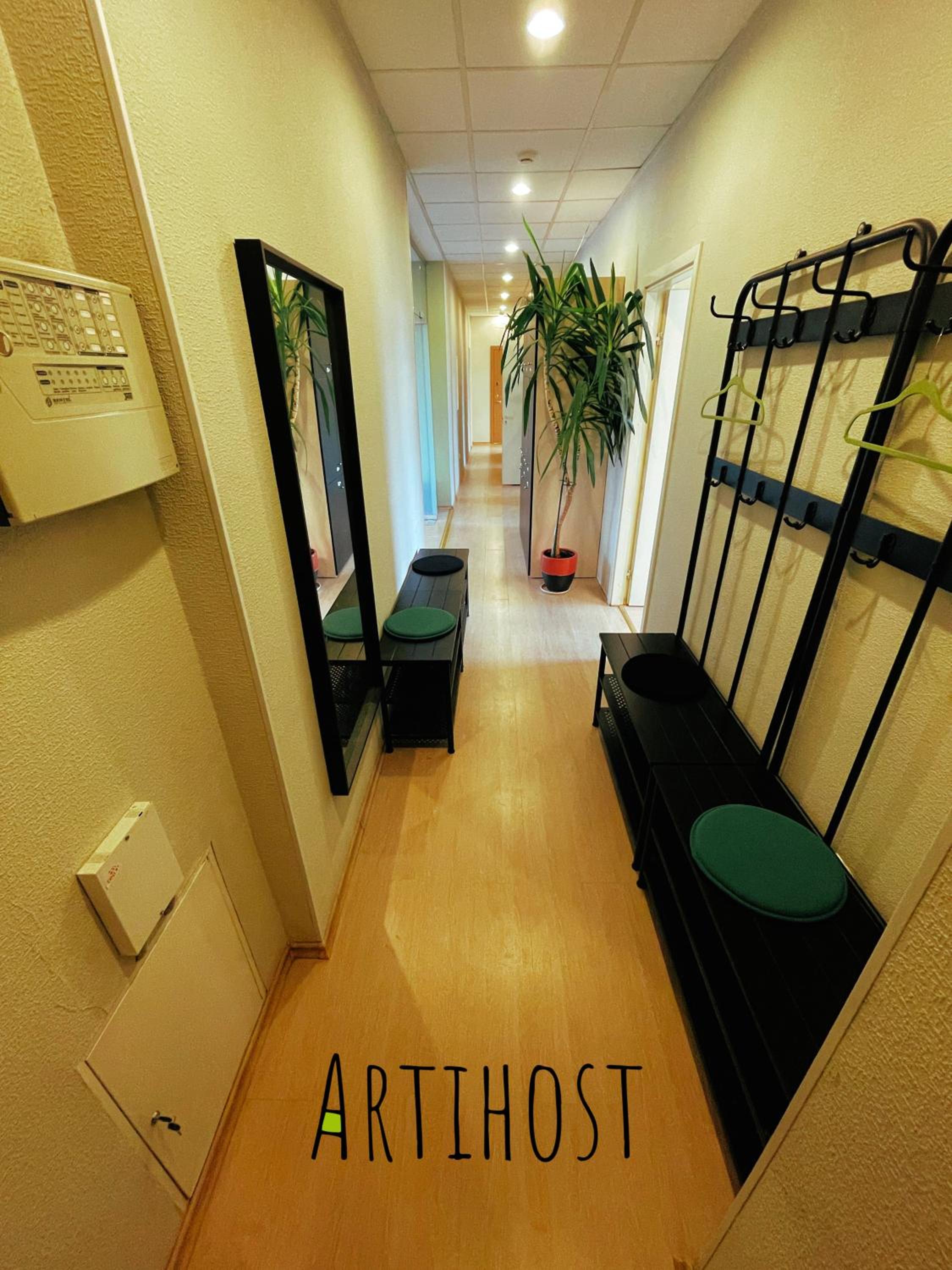 8-Bed Mixed Dormitory Room photo 3