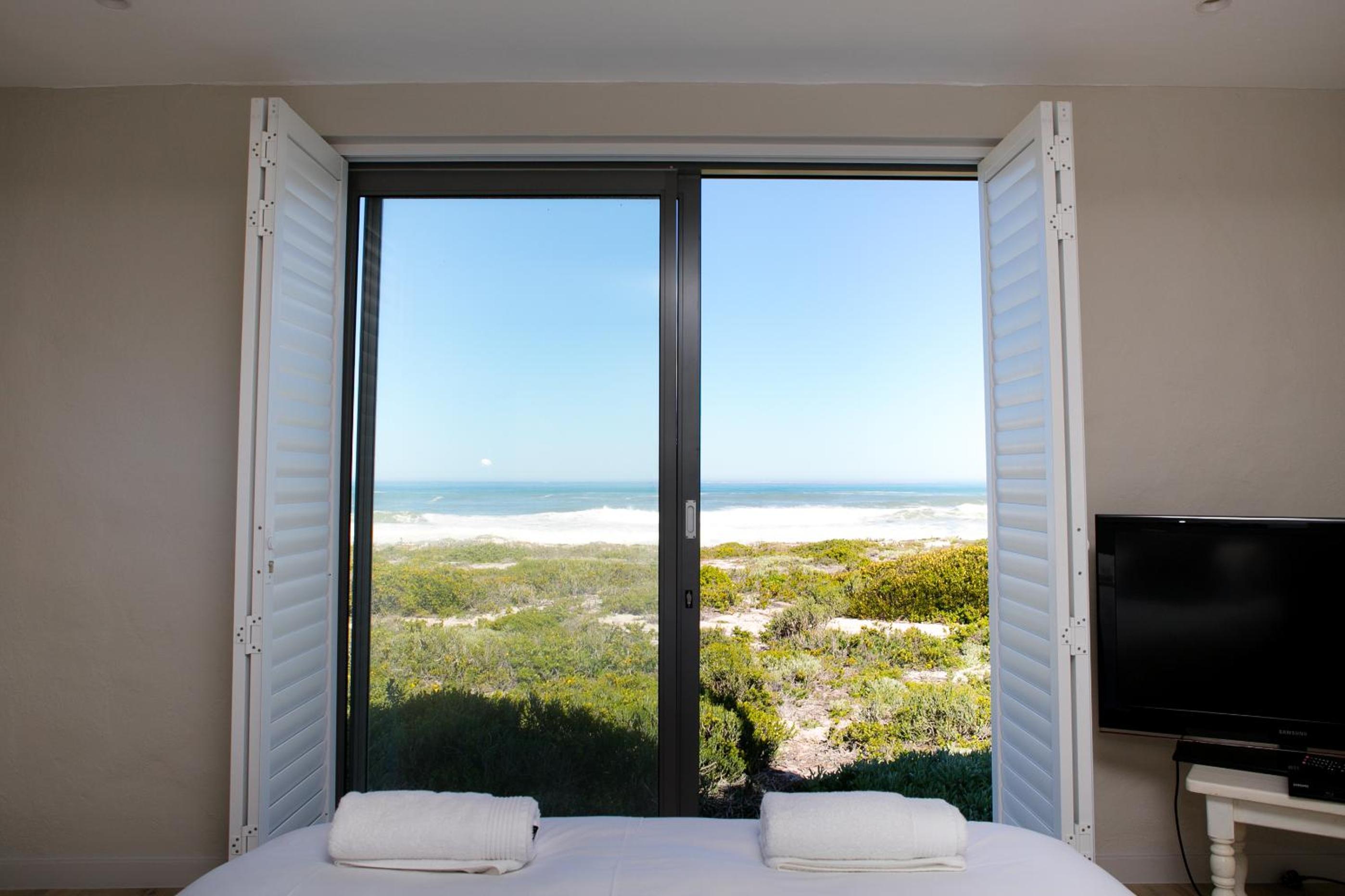 Villa - Beach Front photo 3