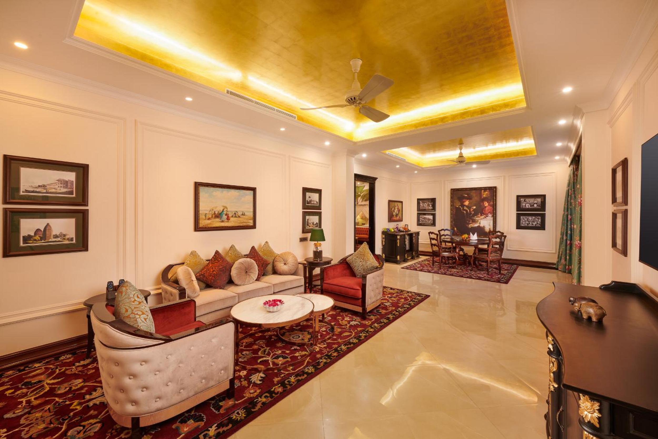 Planter’s Suite - 10% Discount on Foods & Soft Beverages* | 15% Discounts on Laundry Services* | INR 500 spa credit during your stay on selective Massage services. TnC Apply.* | Free Minibar - 2 cans of soft Beverages (Once on Arrival) - Photo 4