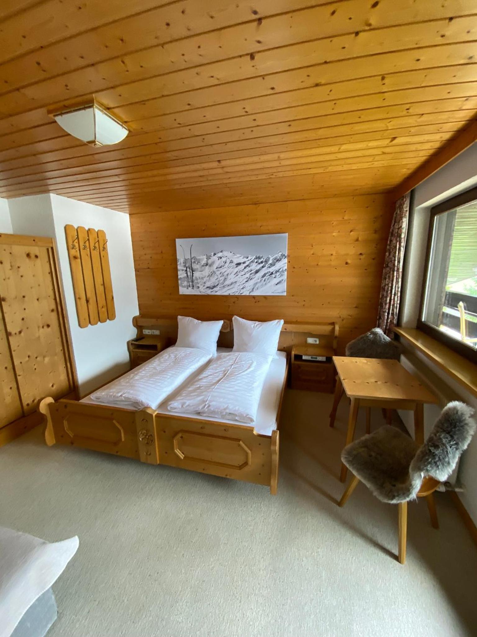 Two-Bedroom Apartment with Mountain View photo 2