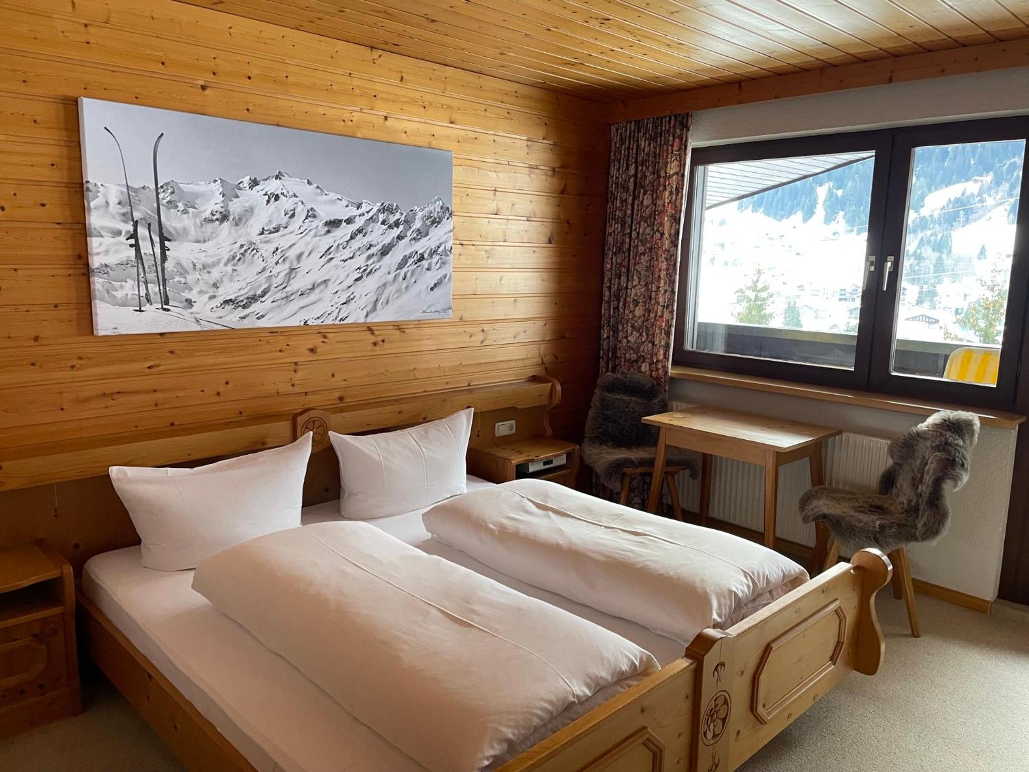 Two-Bedroom Apartment with Mountain View photo 3