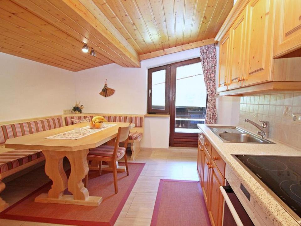 Two-Bedroom Apartment with Mountain View photo 2