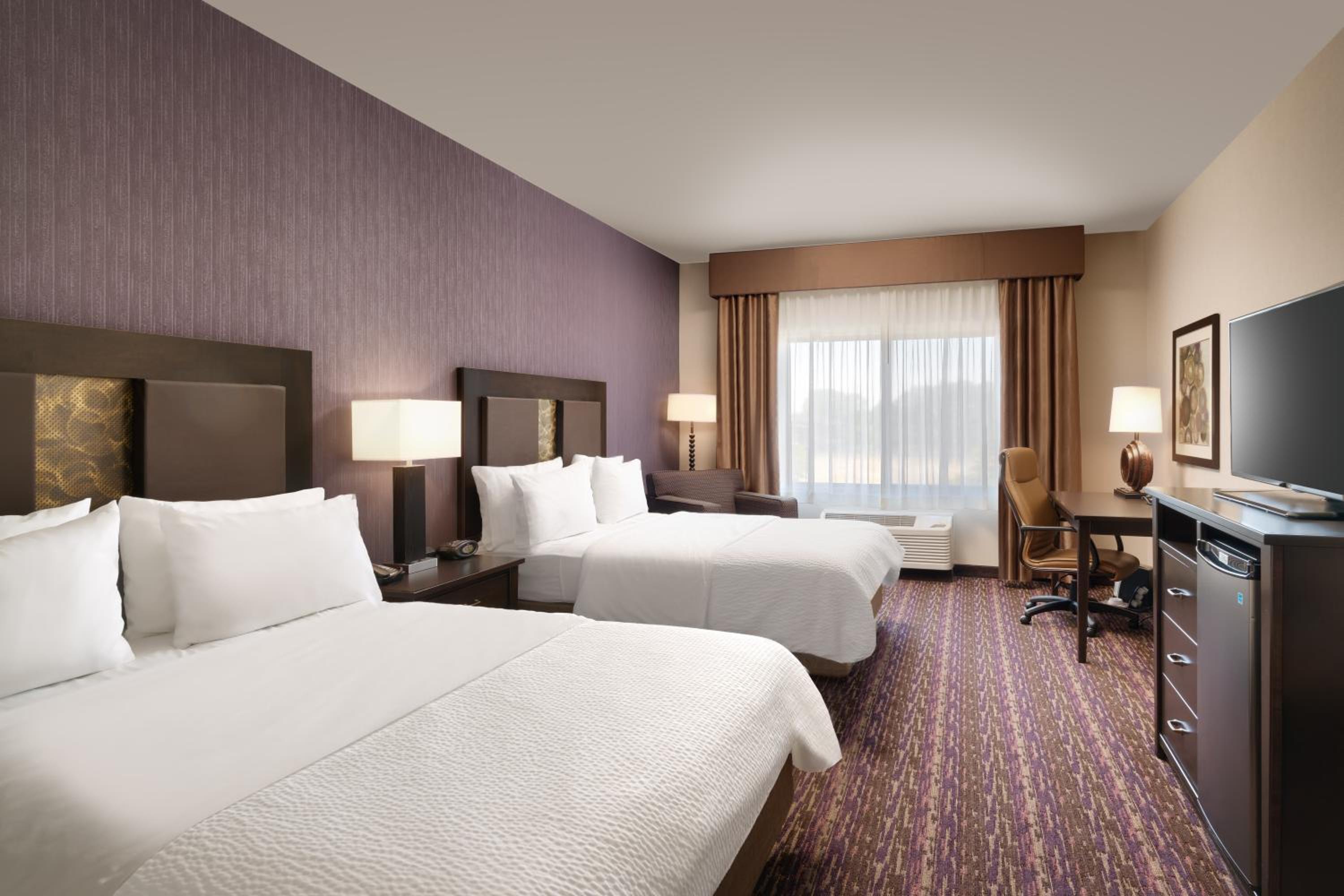 Standard Queen Room with Two Queen Beds and Mobility Accessible Tub