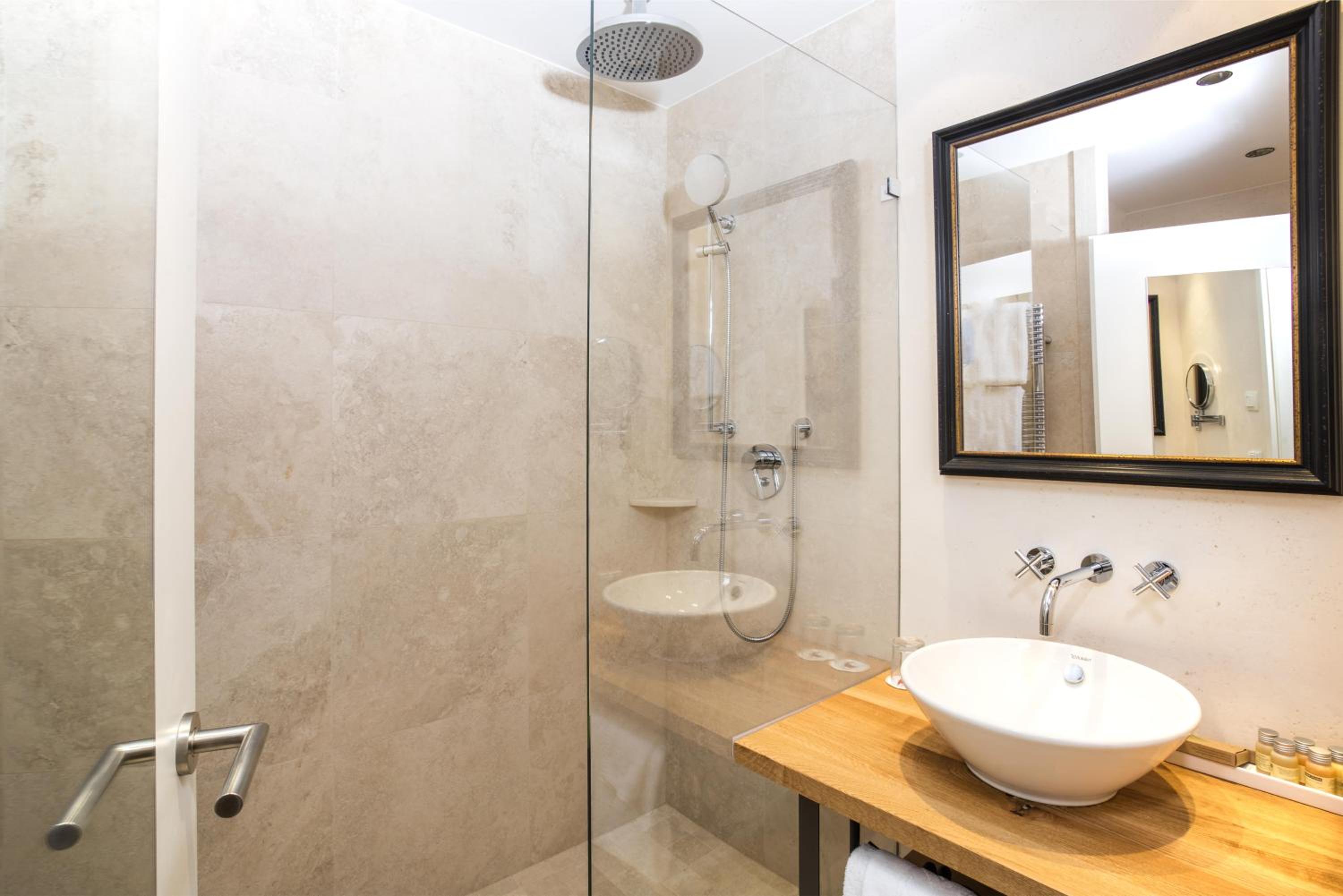 Standard Double Room - Photo 3