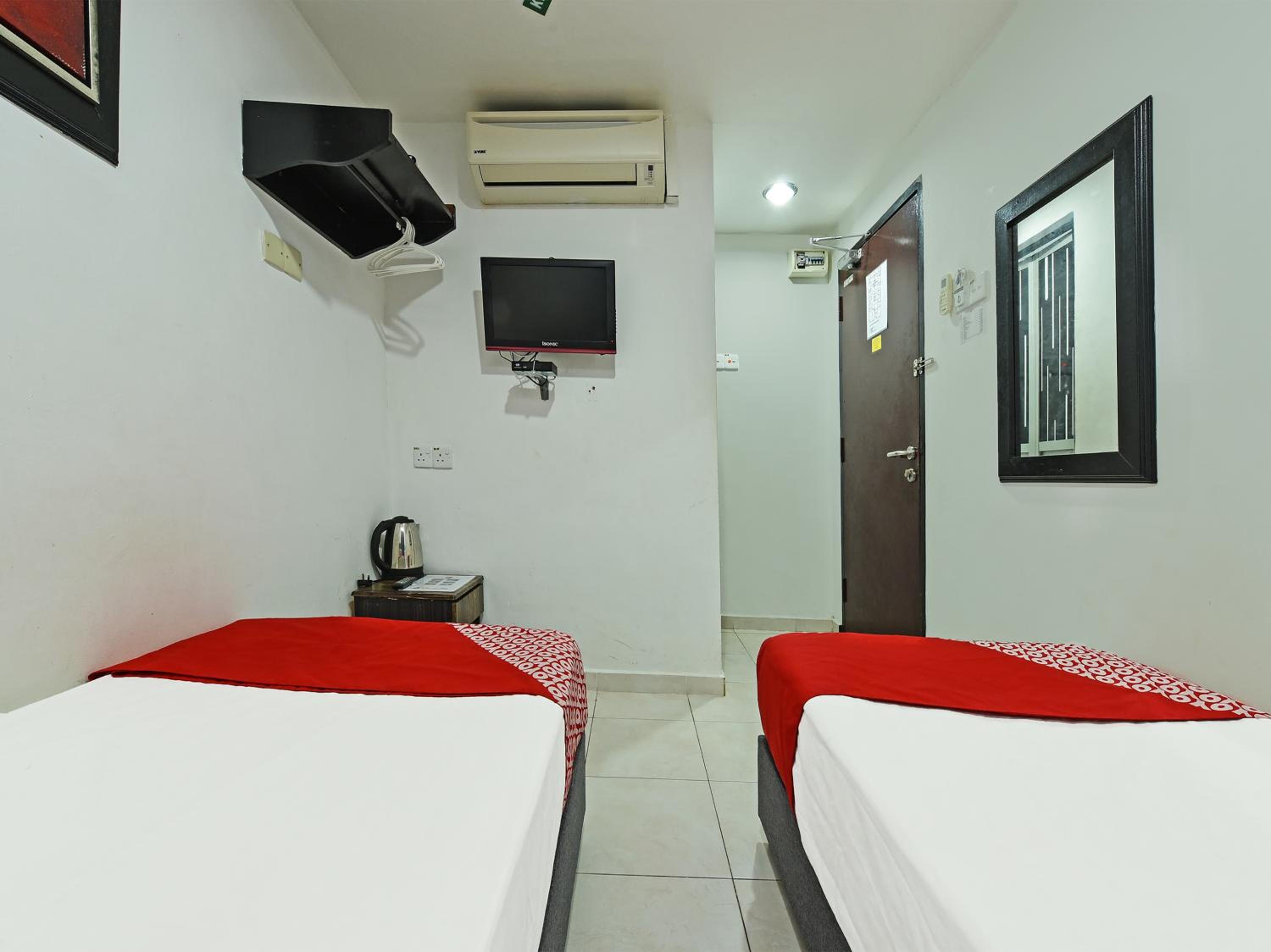 Deluxe Twin Room - Photo 2