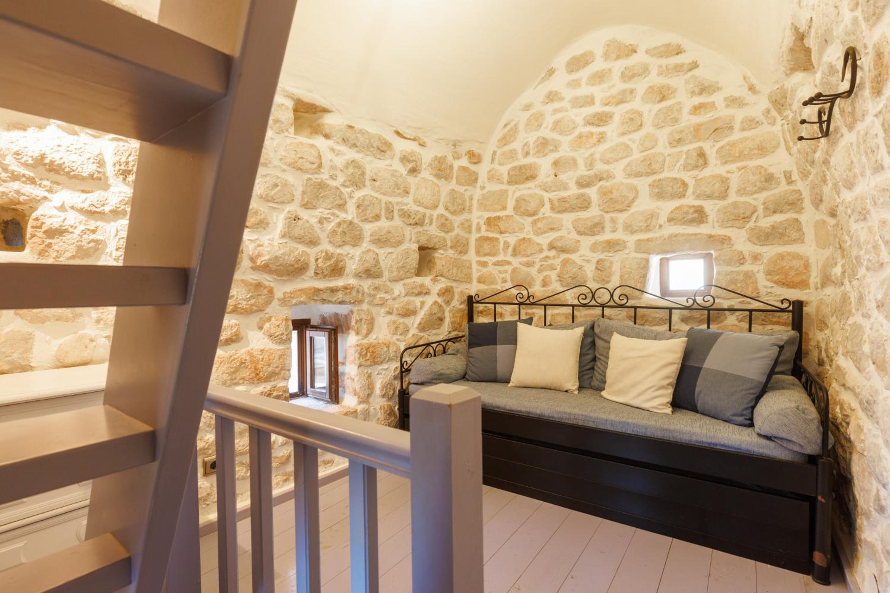 Studio (3 Adults) - Photo 2