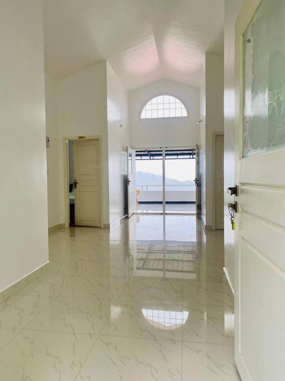 Villa - Photo 1