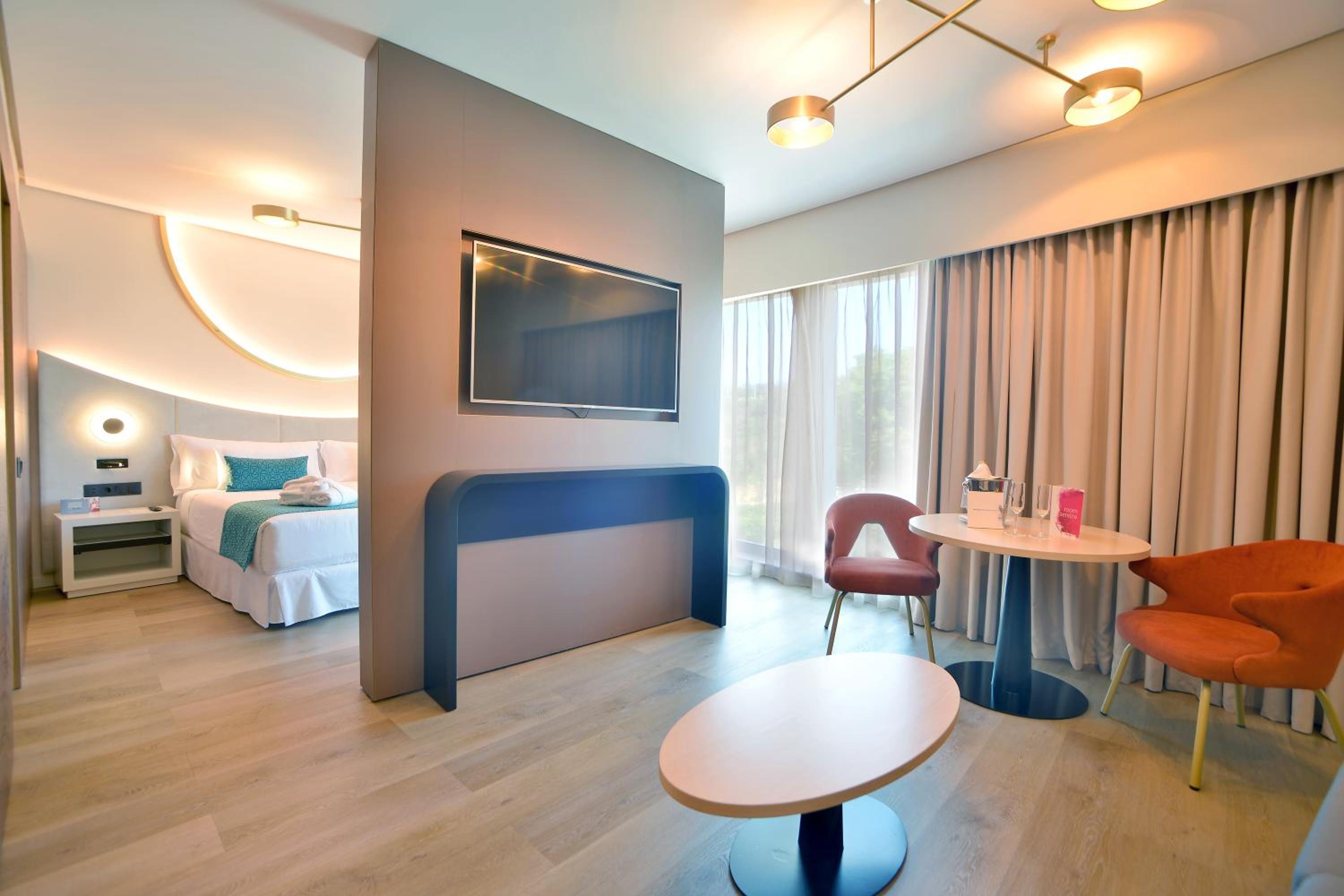 Family Suite Deluxe (2 Adults + 2 Children) thumbnail 6