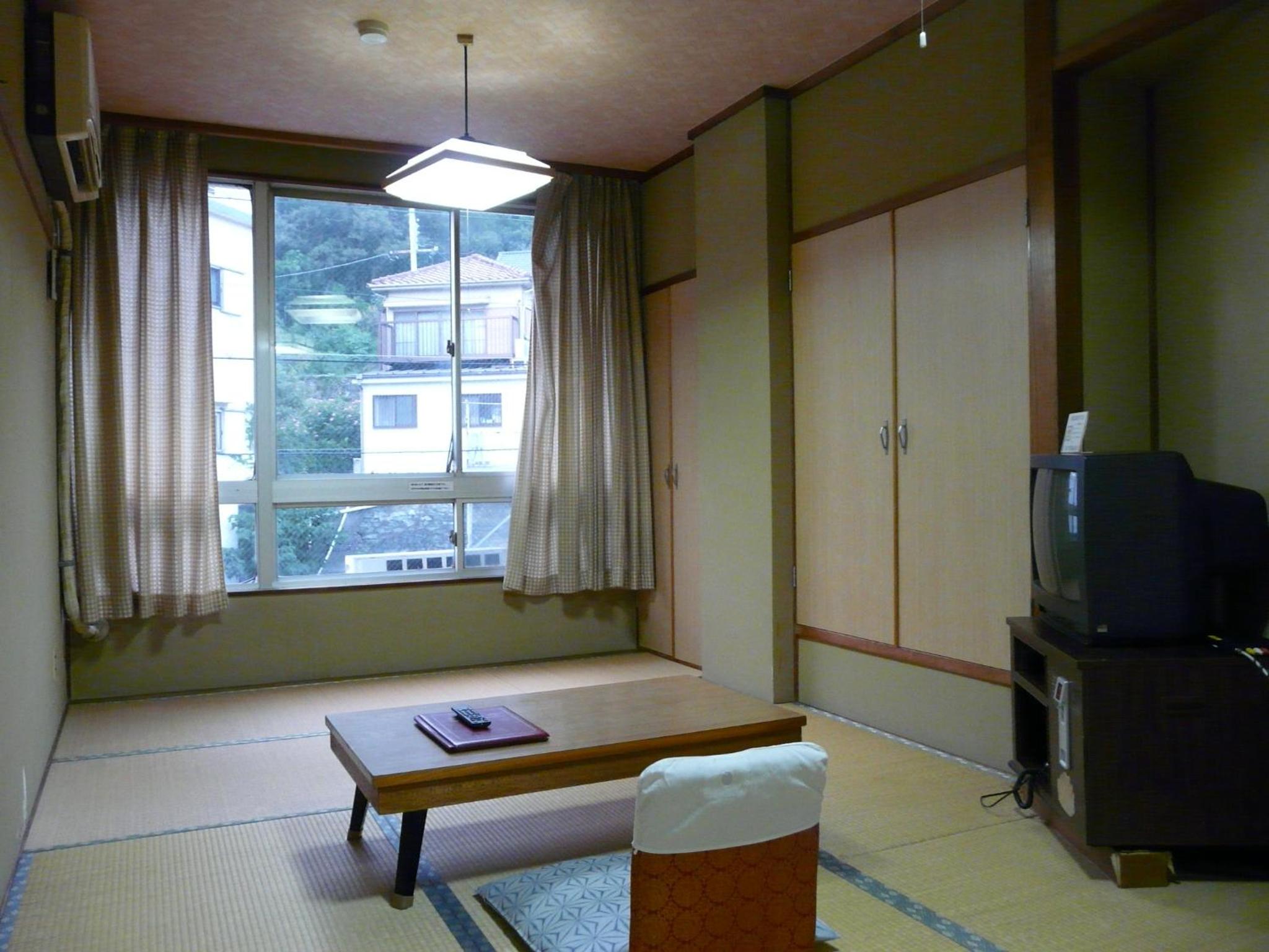 Japanese-Style Room with Shared Bathroom photo 2