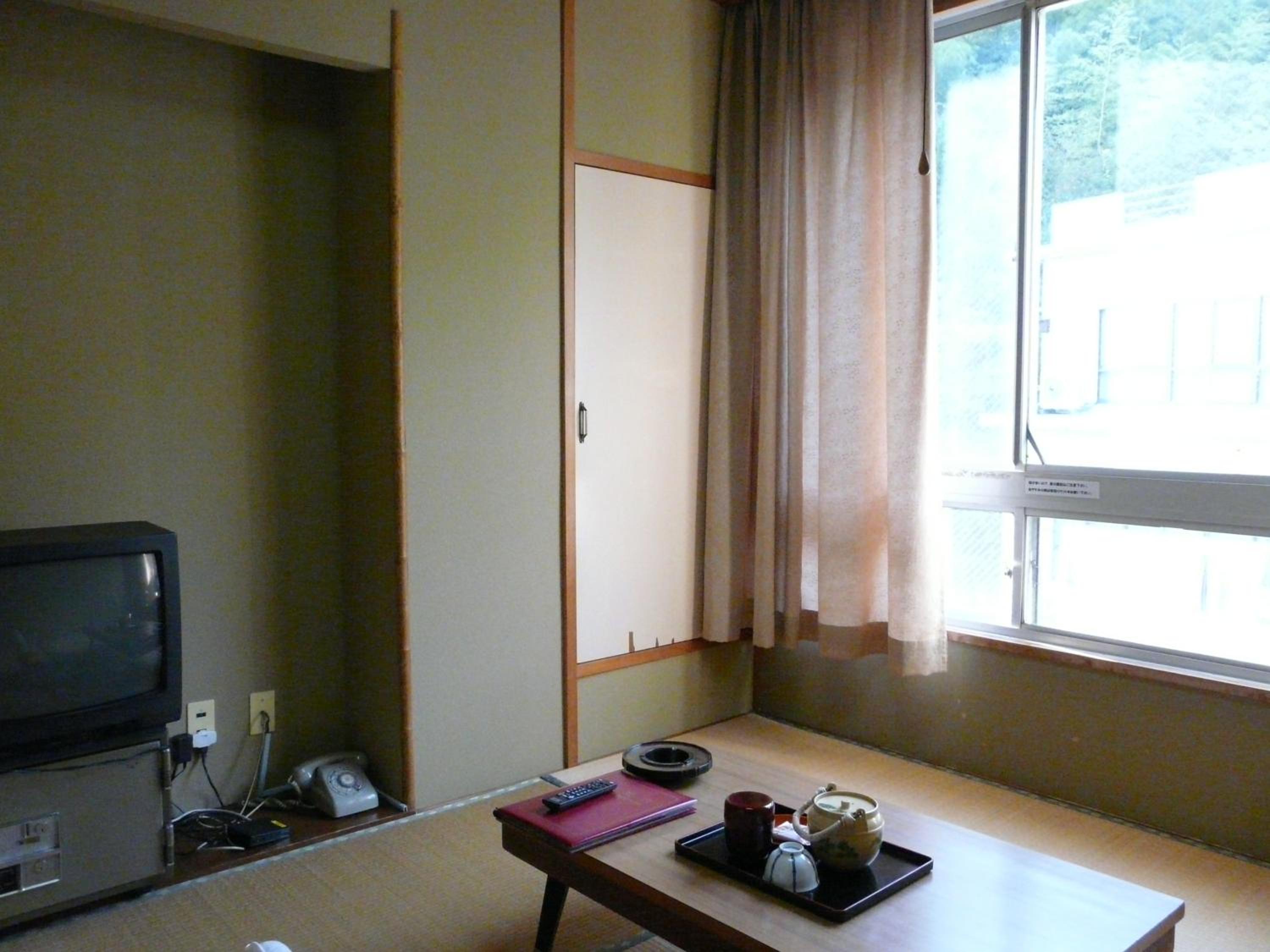 Japanese-Style Twin Room with Shared Bathroom photo 3