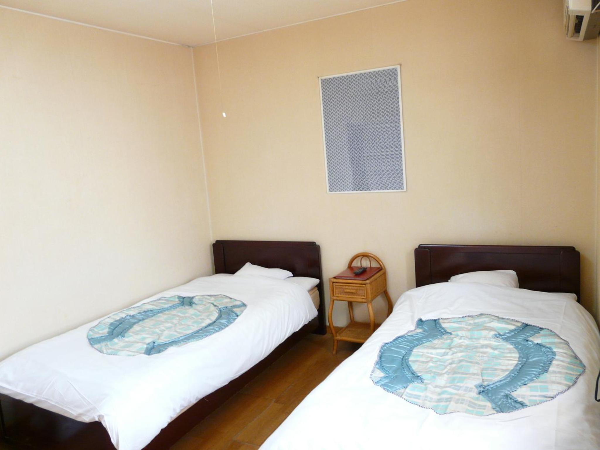 Twin Room with Shared Bathroom photo 3