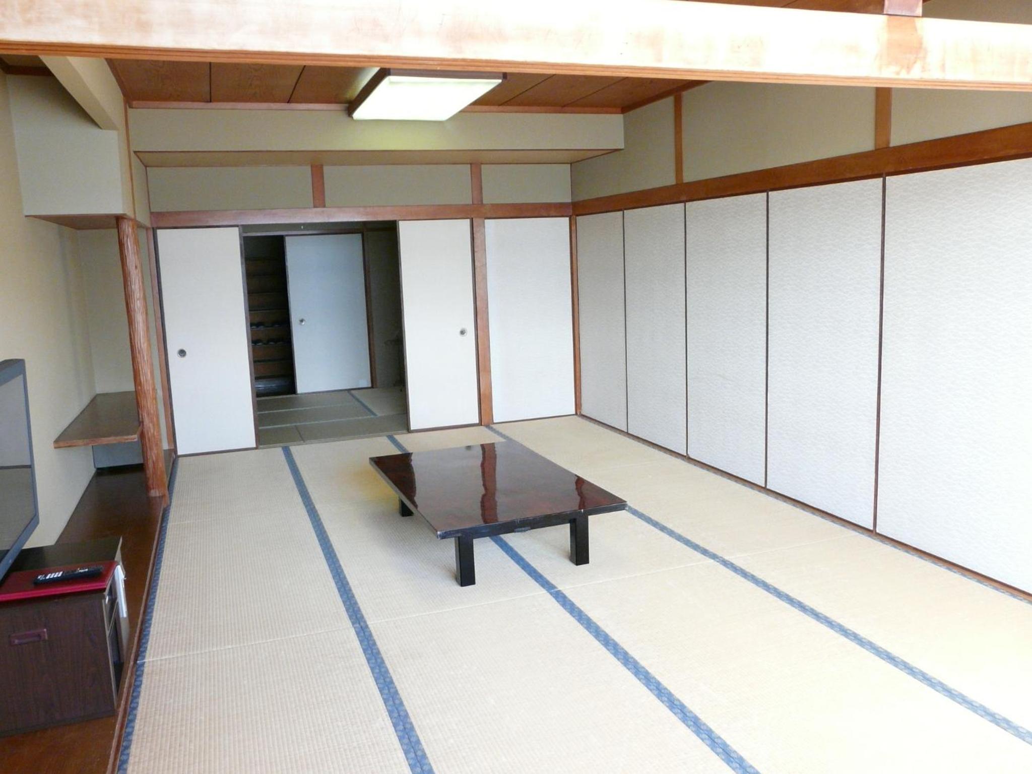 Japanese-Style Room with Shared Bathroom photo 1