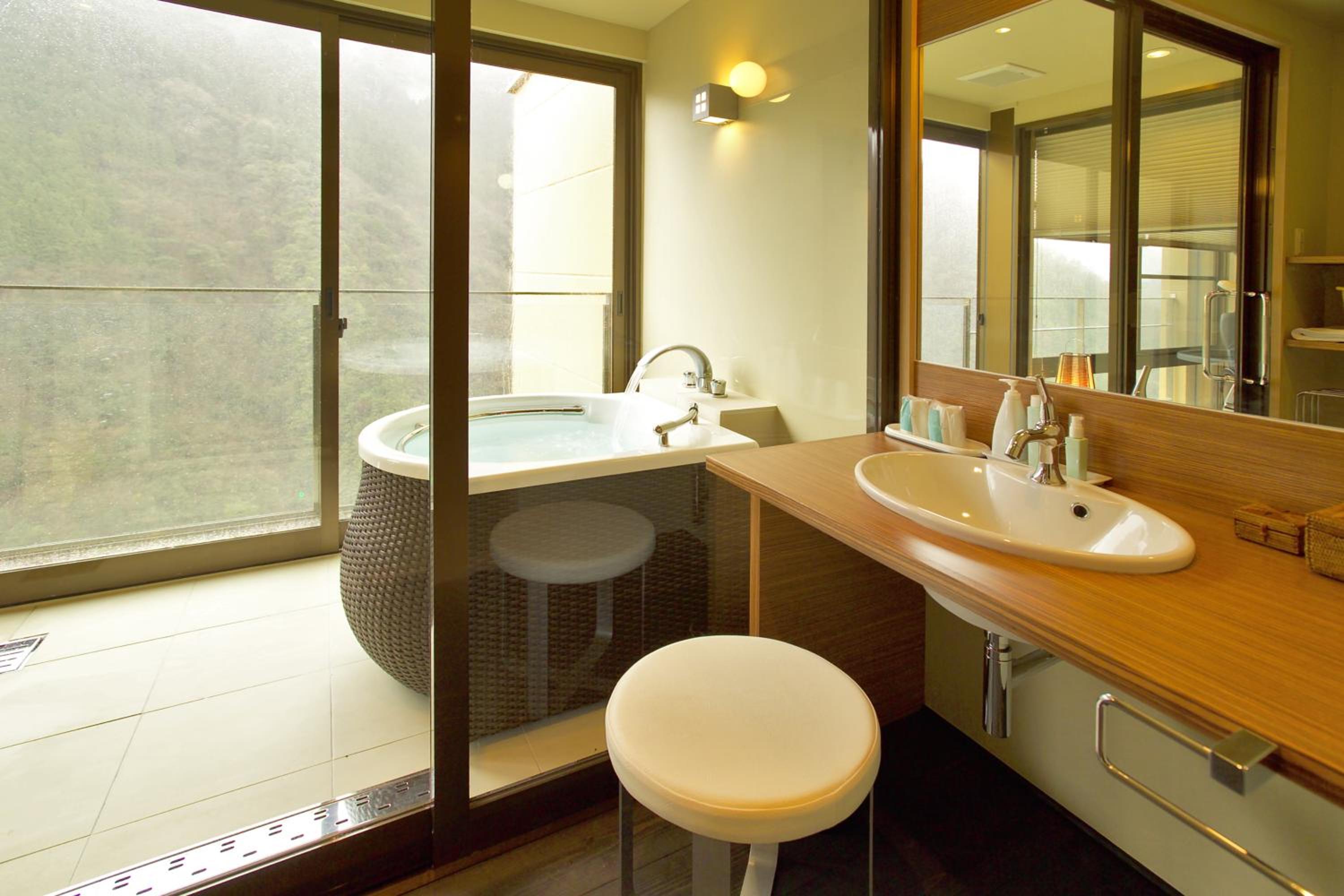 Japanese-Style Room with Hot Spring Bath photo 2