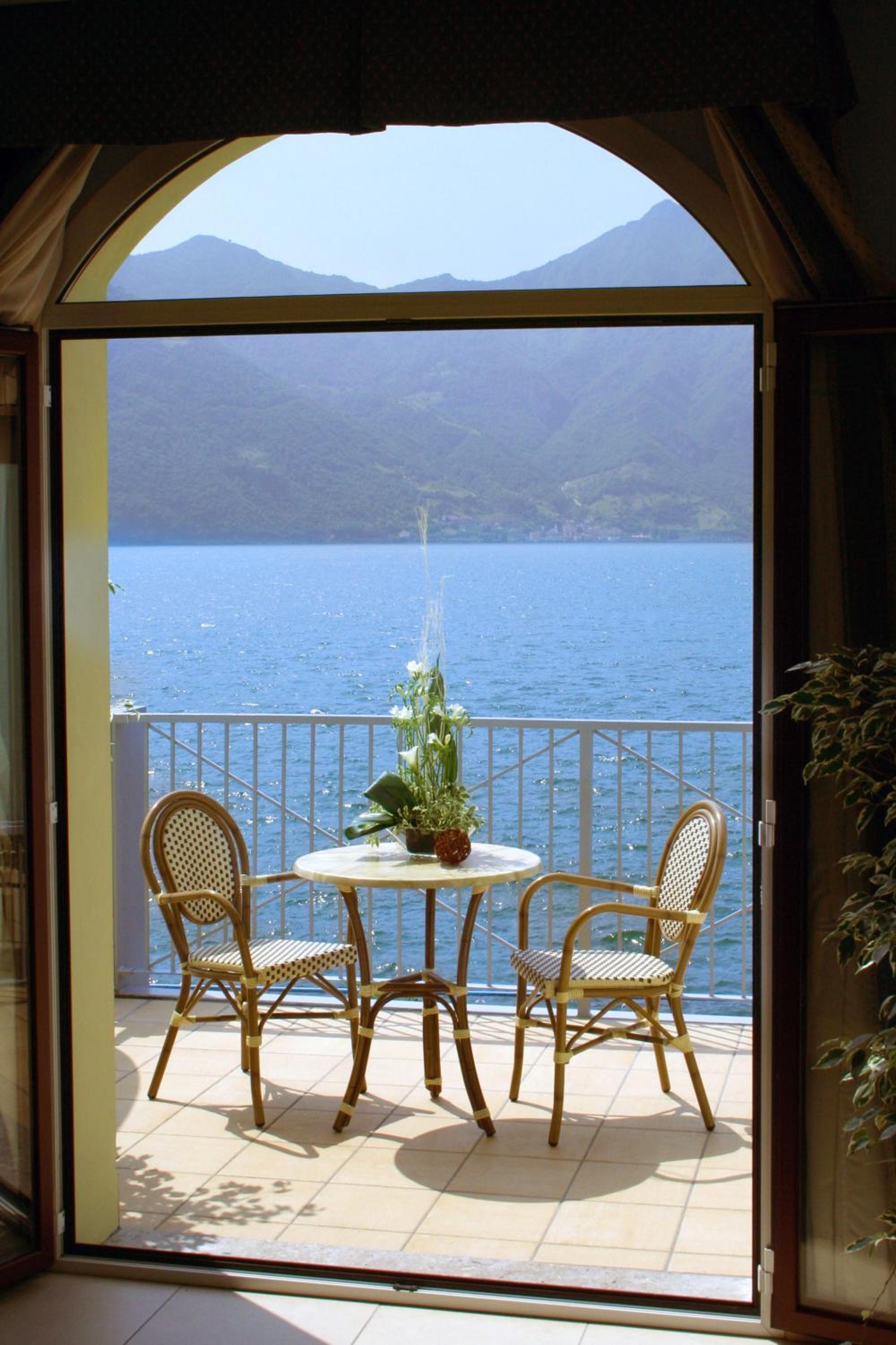 Double Room with Lake View - Photo 6