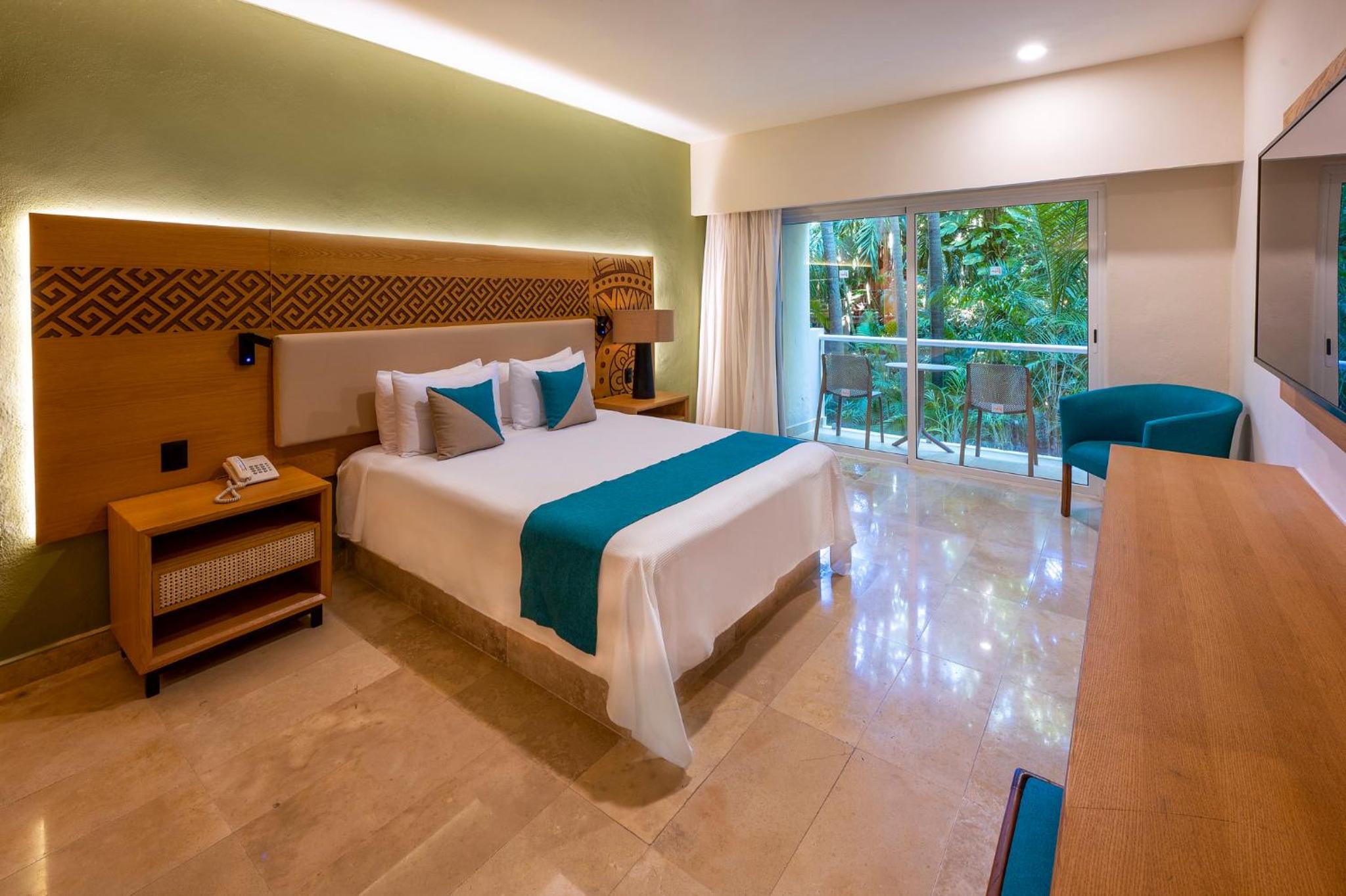 Accessible Queen Room with  Garden View and One Queen Bed, Non-Smoking - Photo 4