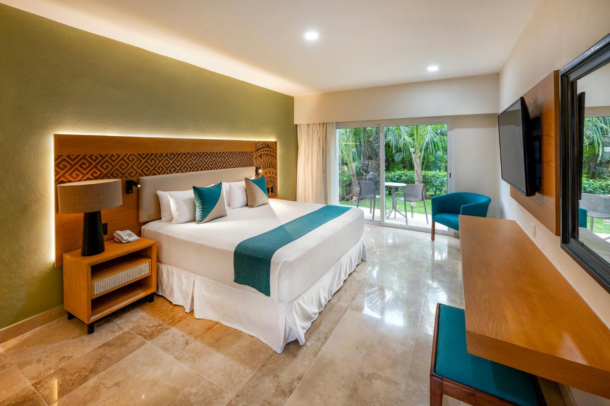 Accessible Queen Room with  Garden View and One Queen Bed, Non-Smoking - Photo 3