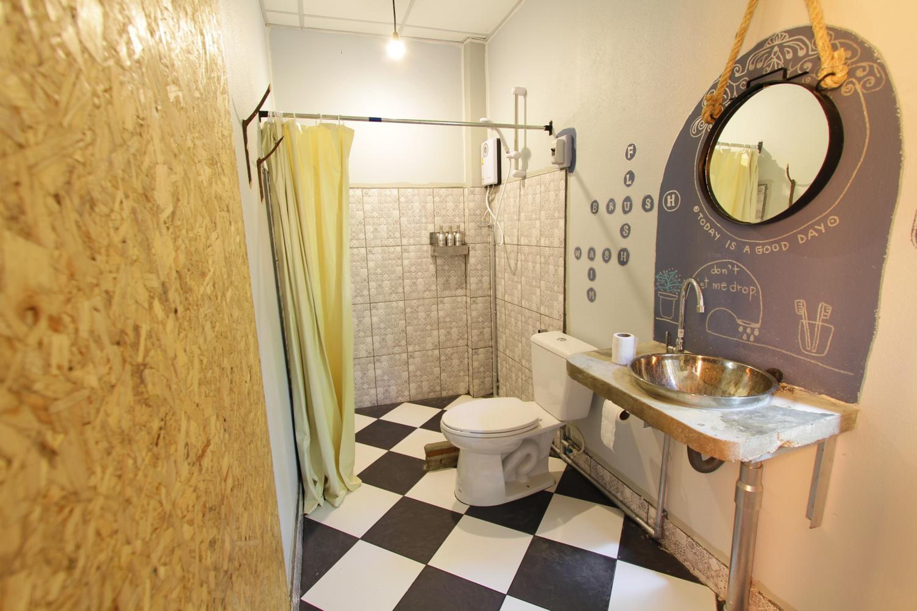 Twin Room with Private Bathroom - Photo 6