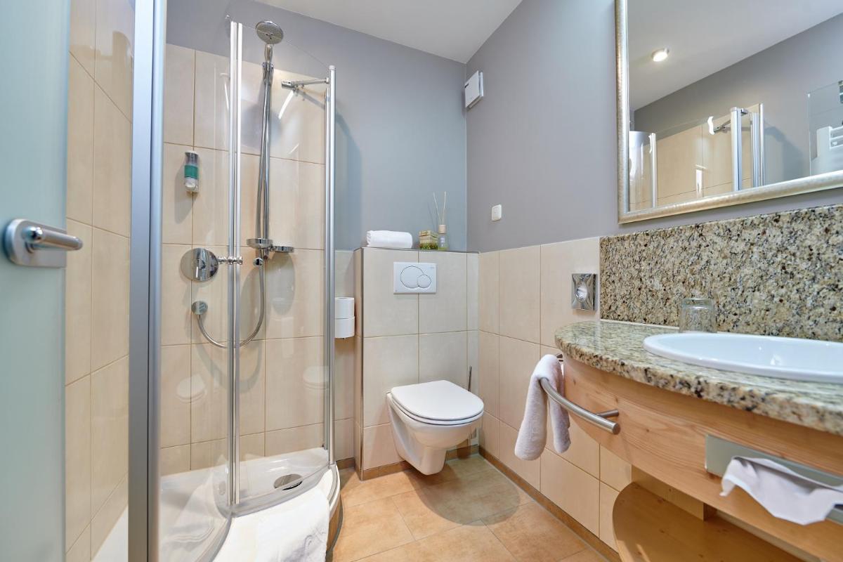 Classic Double Room with Balcony photo 3