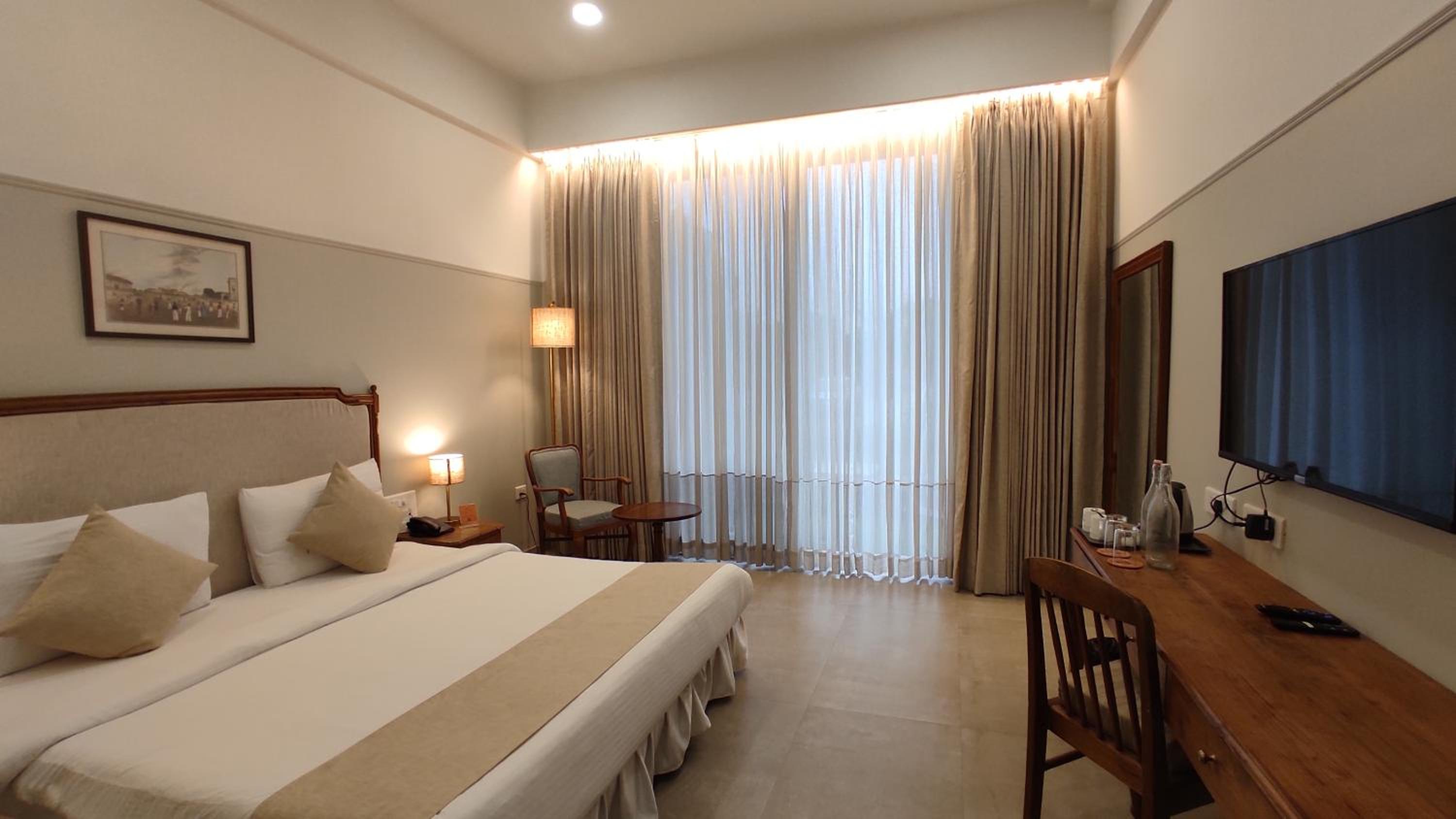 Deluxe Room - Photo 5