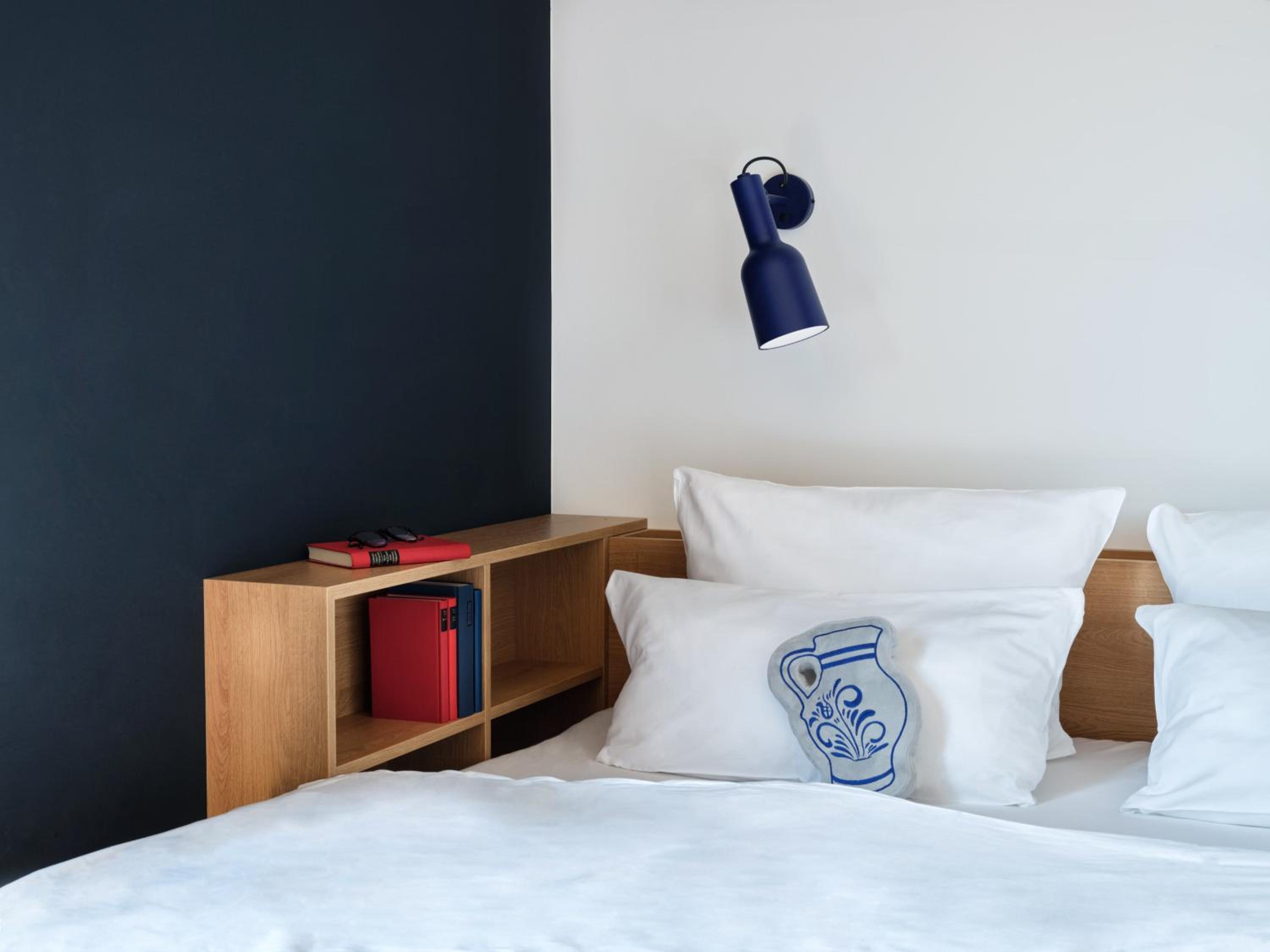 Deluxe Apartment with Balcony and King-Size-Bed - Photo 4