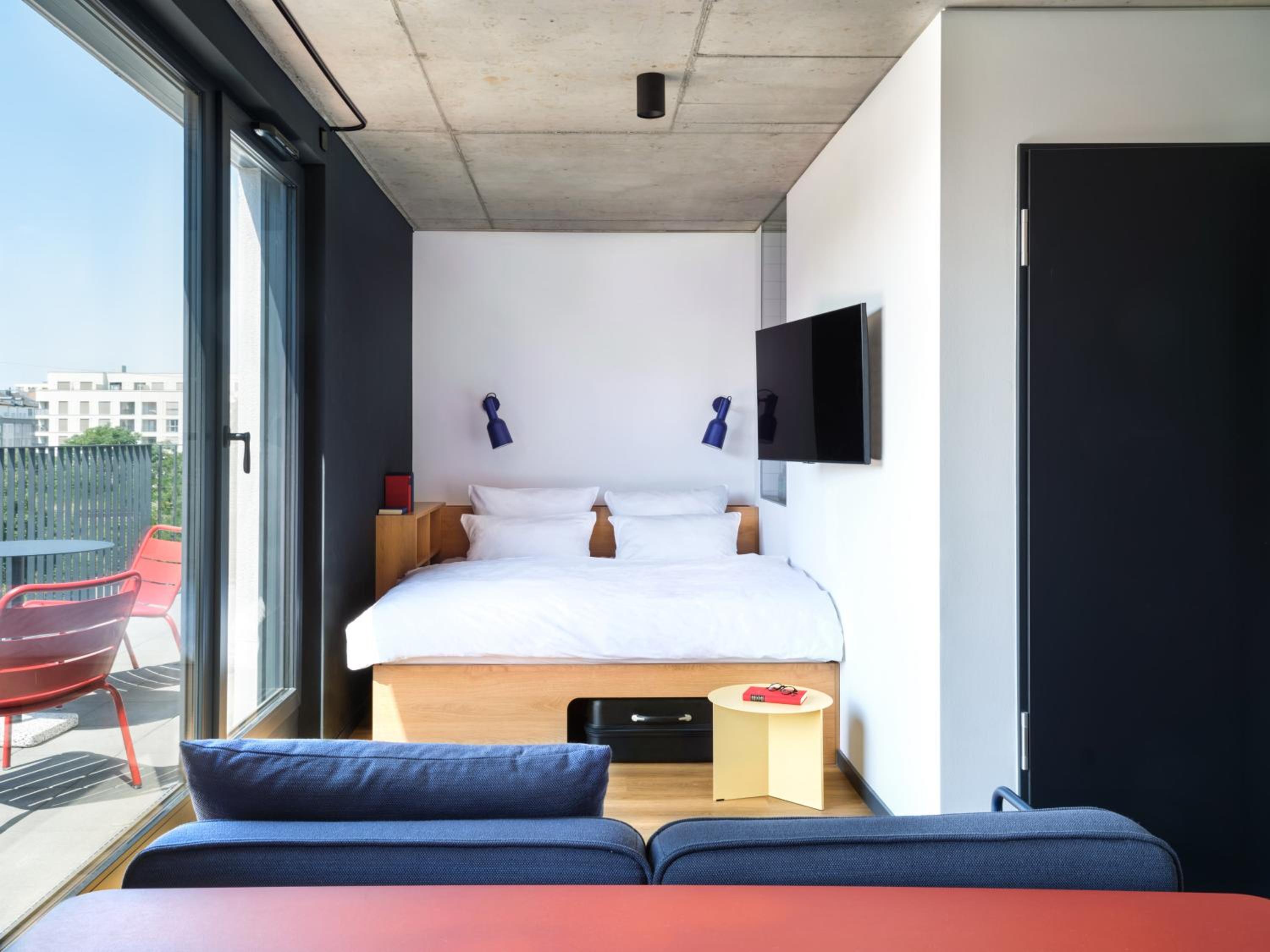 Deluxe Apartment with Balcony and King-Size-Bed - Photo 1