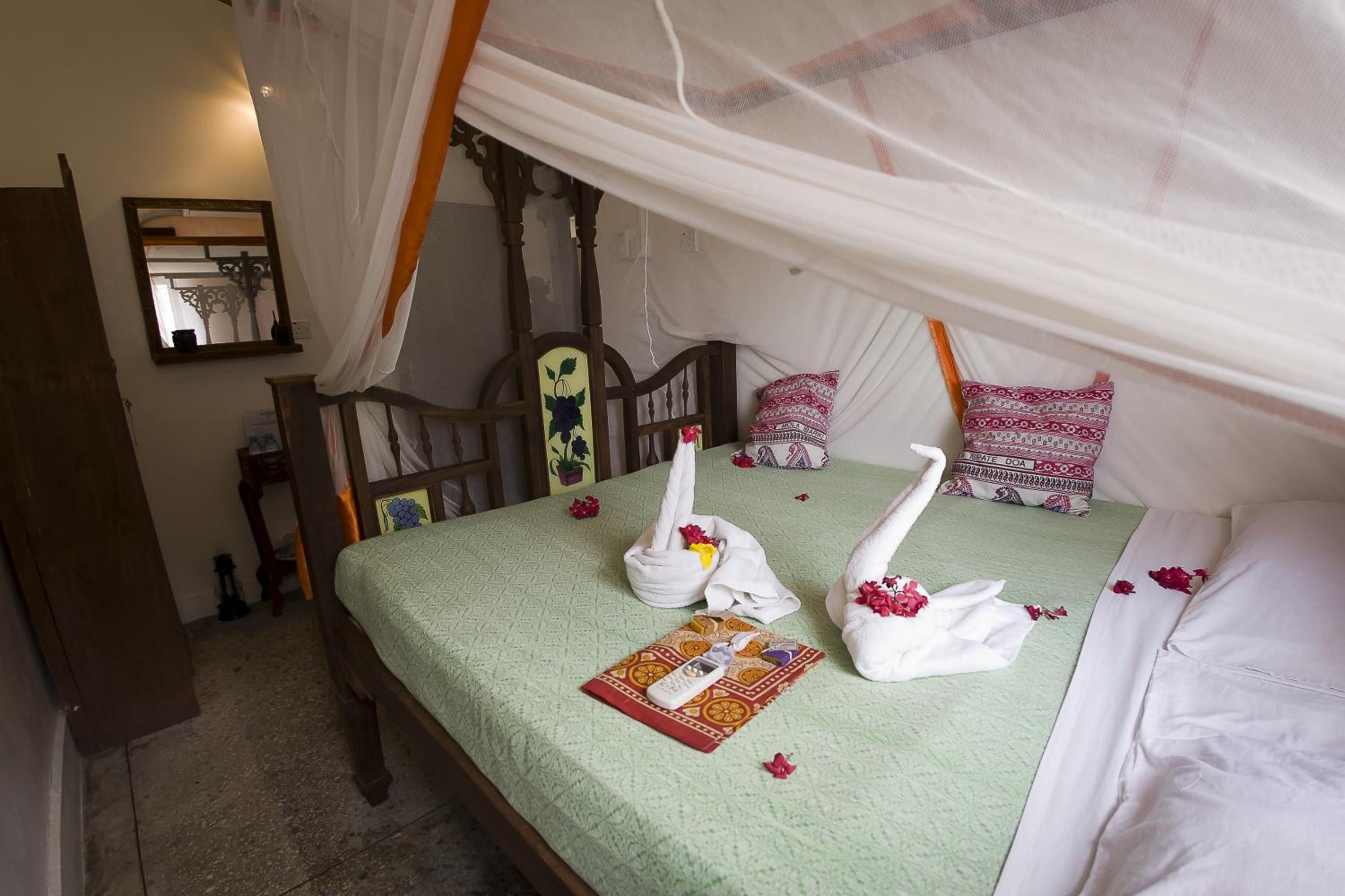 Double or Twin Room with Bathroom photo 2