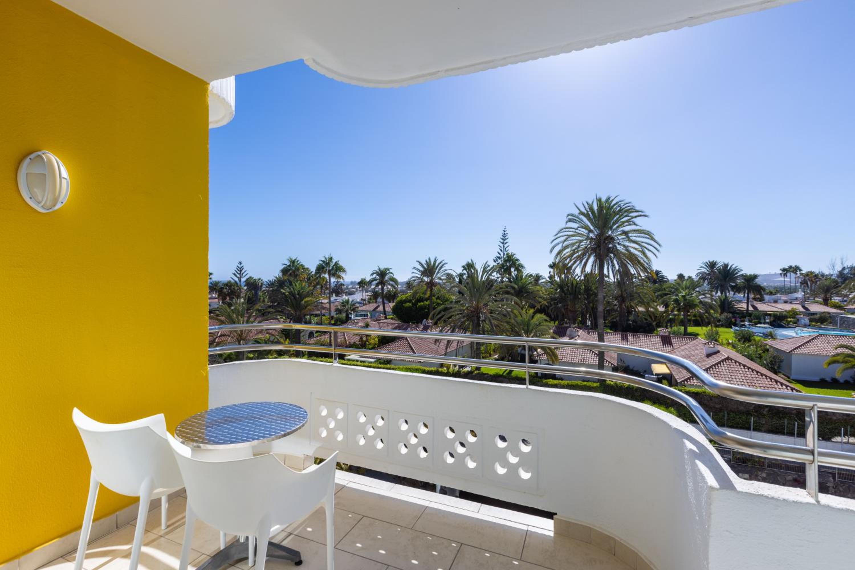 Standard Double Room with View - Photo 3