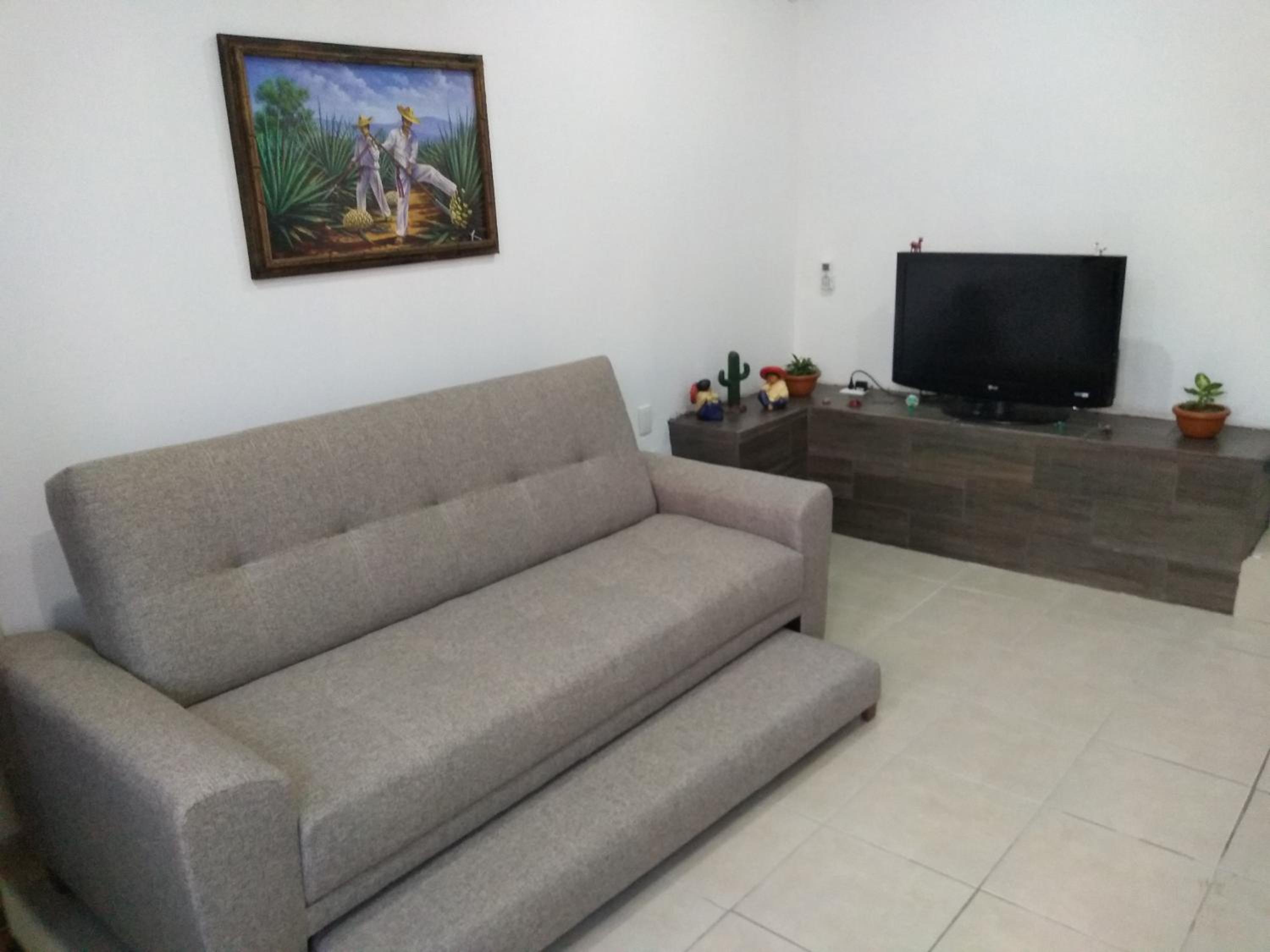 Two-Bedroom House - Photo 2