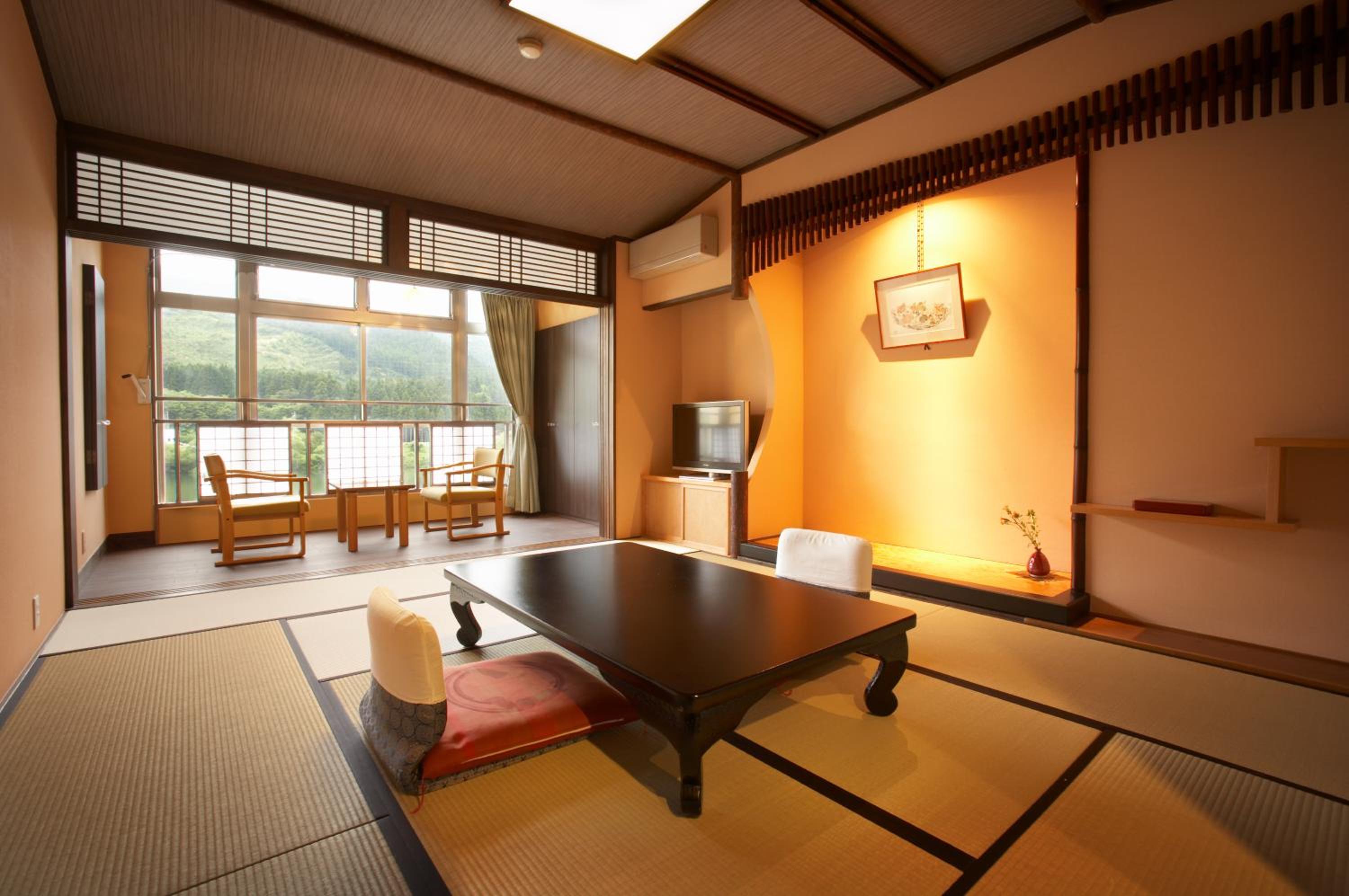 Japanese-Style Room With Shared Bathroom - Photo 2