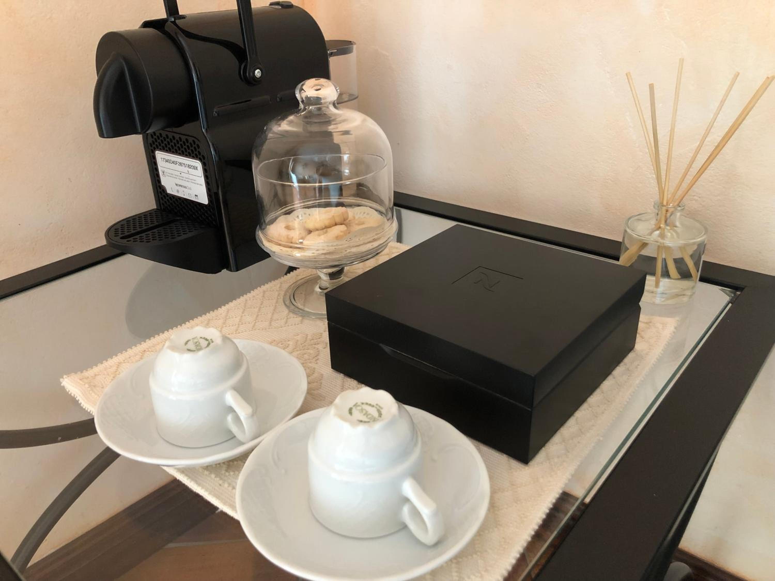 Deluxe Suite with Sea View - Photo 7