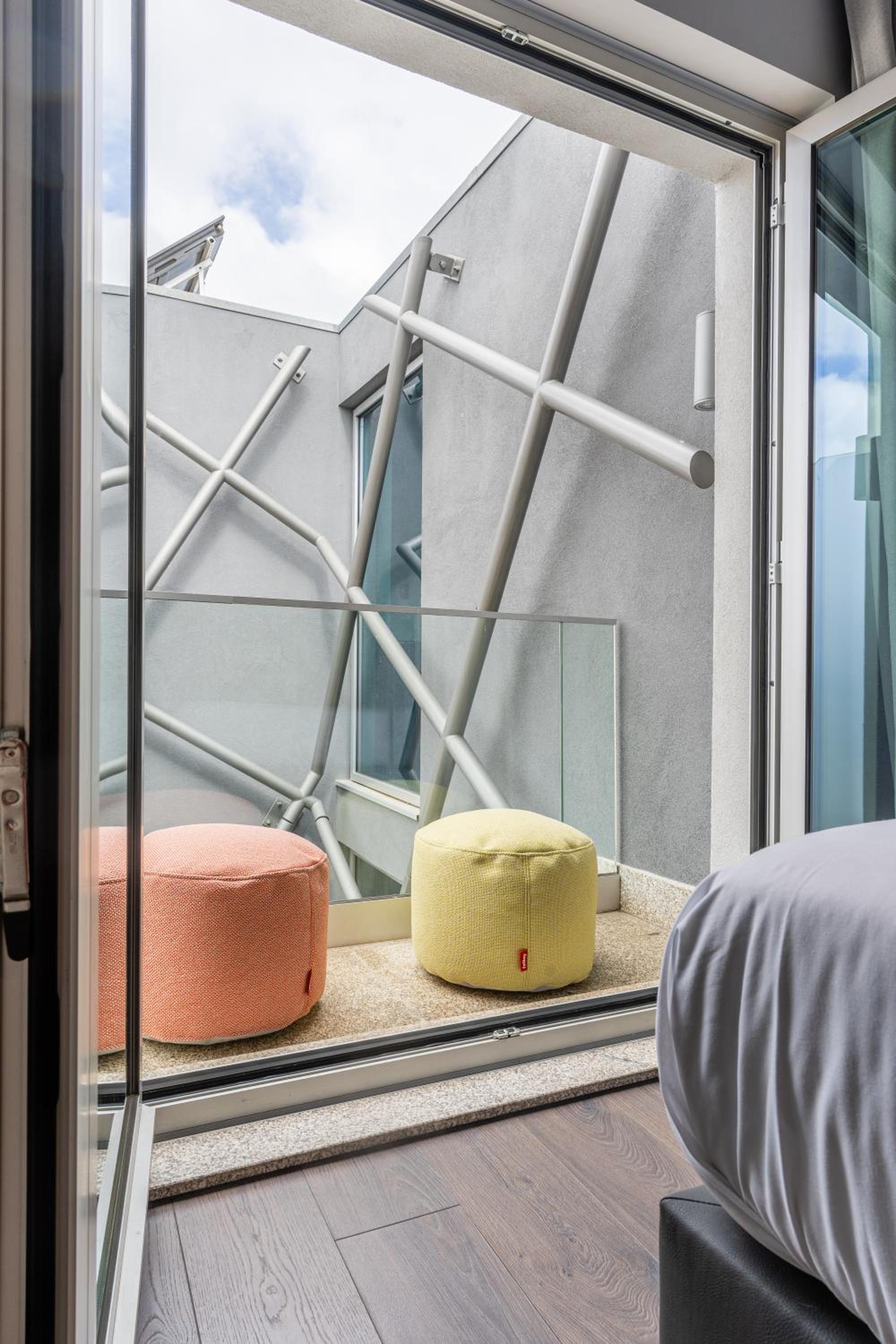 Small Double Room with Balcony - Photo 5