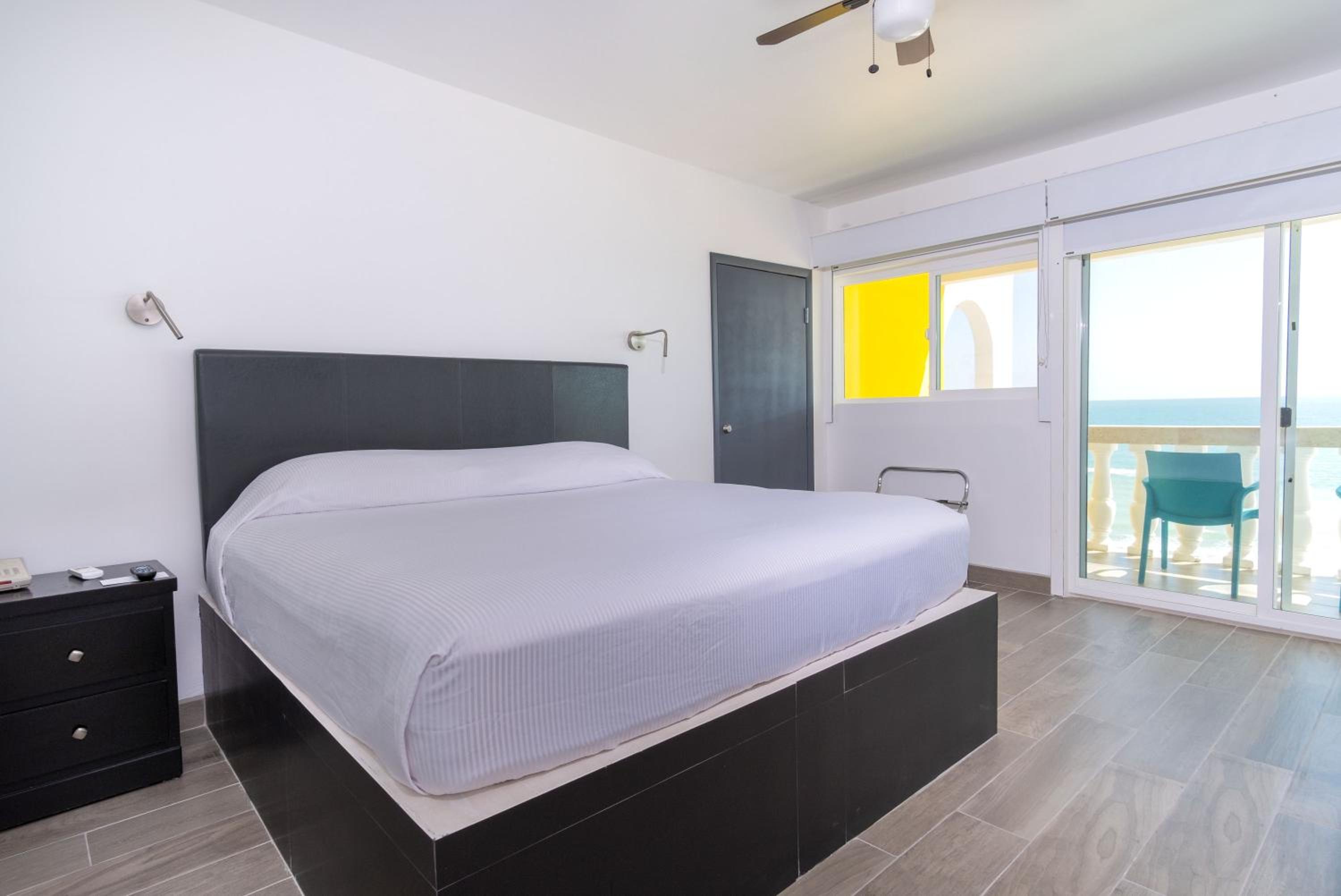 King Room with Sea View - Photo 2