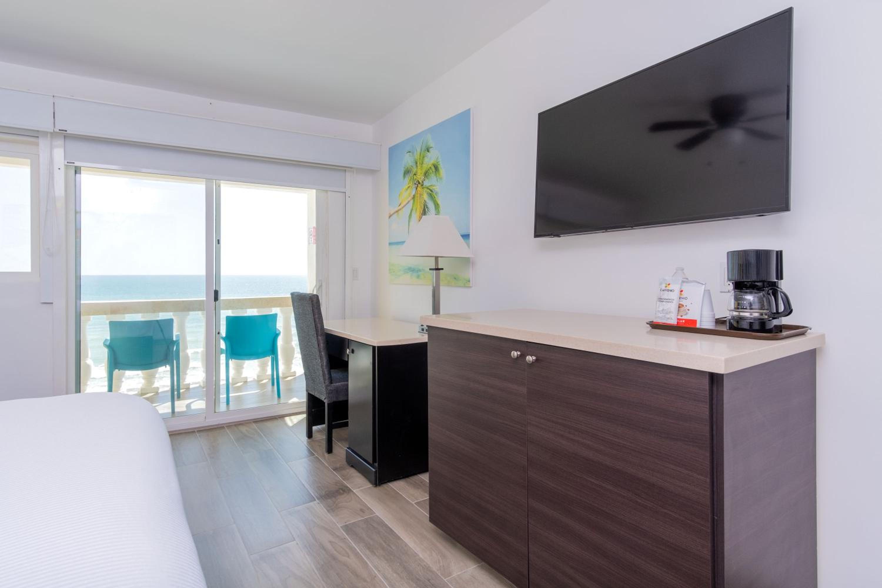 King Room with Sea View - Photo 1