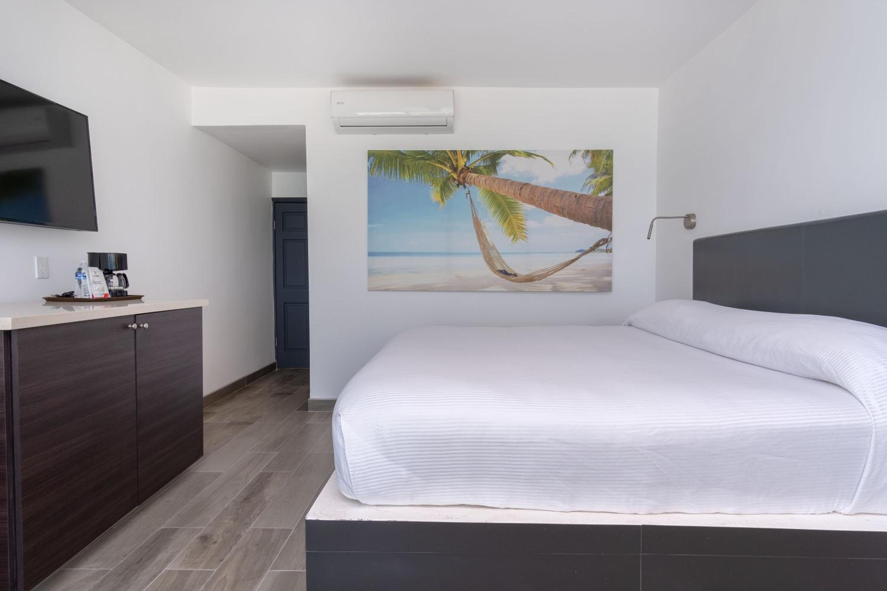 King Room with Sea View - Photo 4