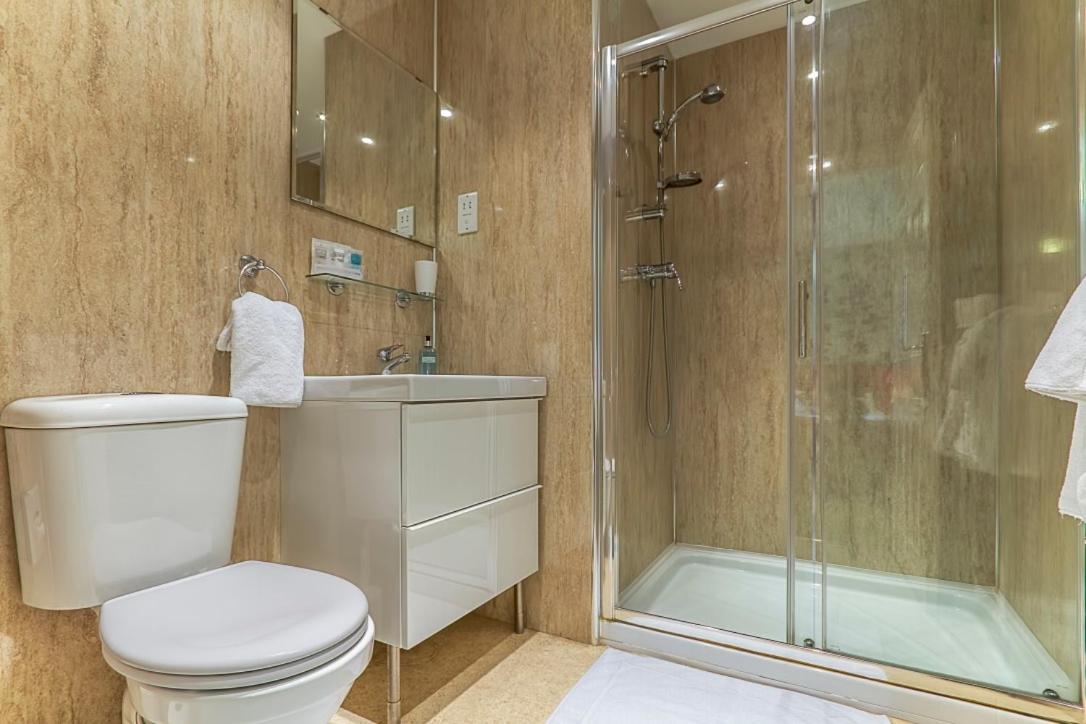 Twin Room with Shower photo 2