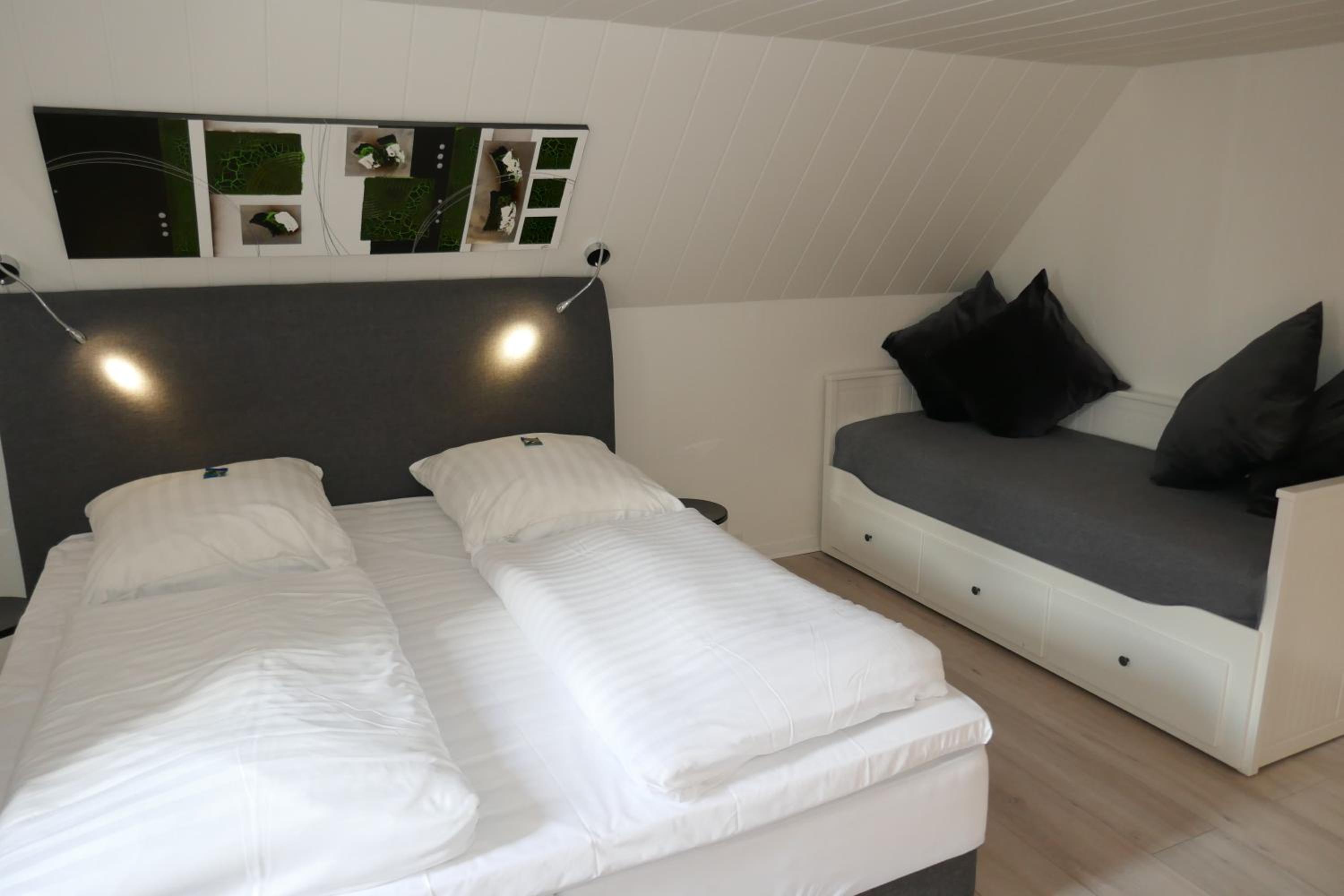 Double Room - Photo 5