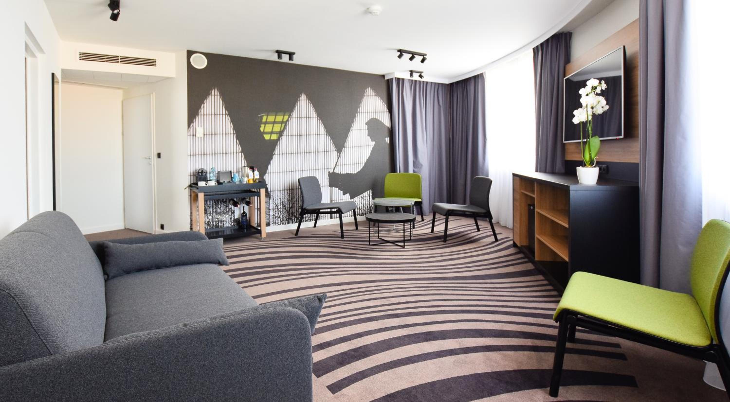 Suite with One Double Bed and Sofa Bed - Photo 10