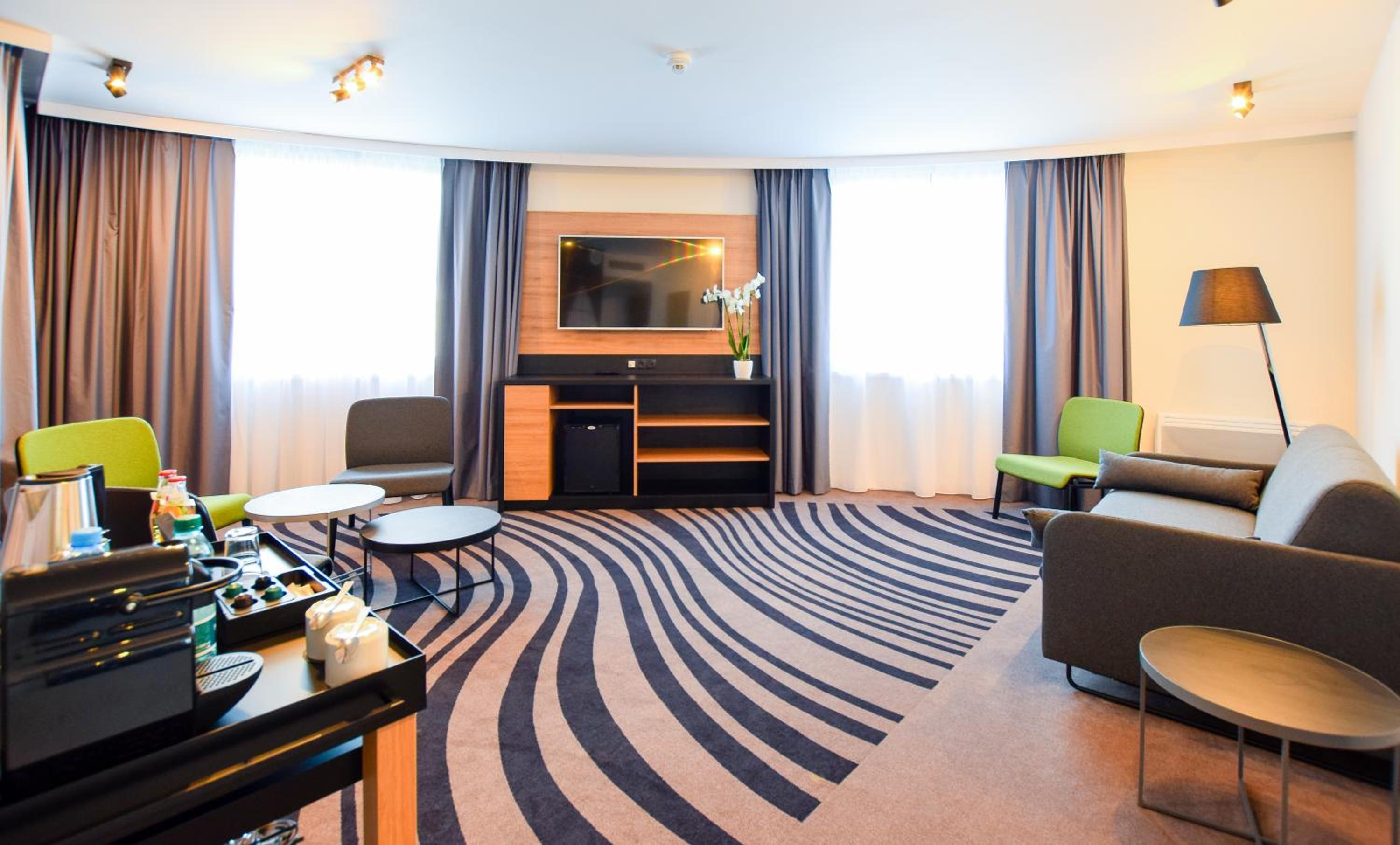 Suite with One Double Bed and Sofa Bed - Photo 9